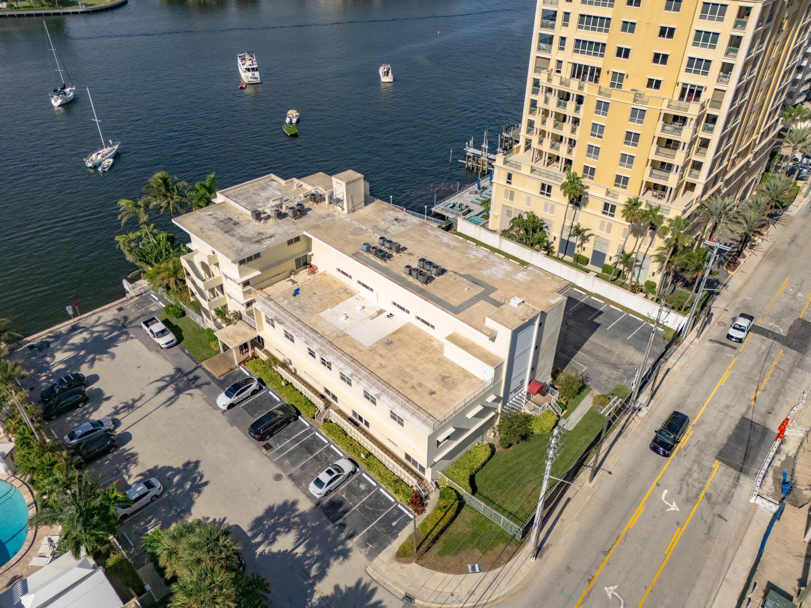 125 N Birch Road, Fort Lauderdale, FL — photo 3 of 9