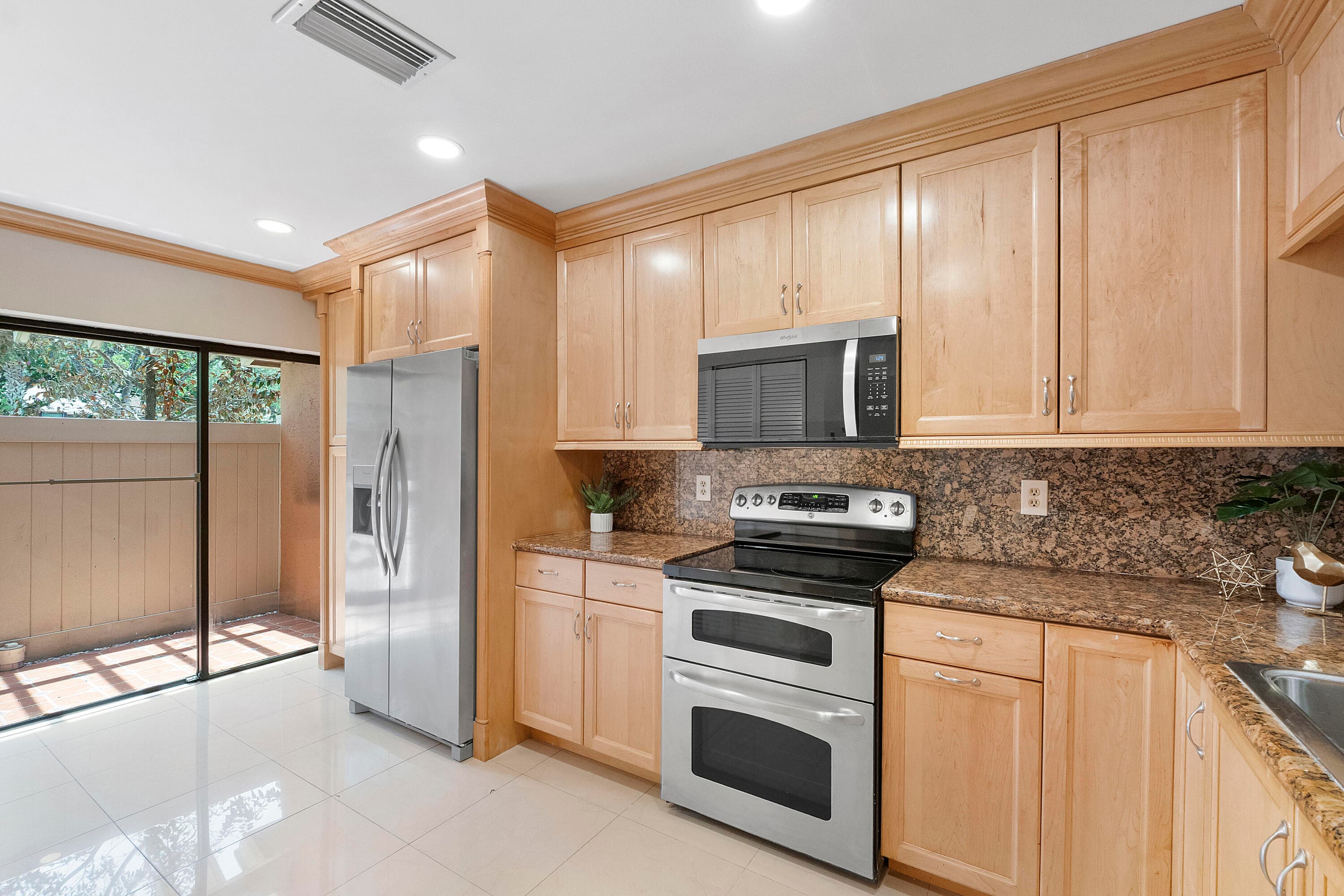 2047 NW 45th Avenue 2047, Coconut Creek, FL 33066 — photo 12 of 33