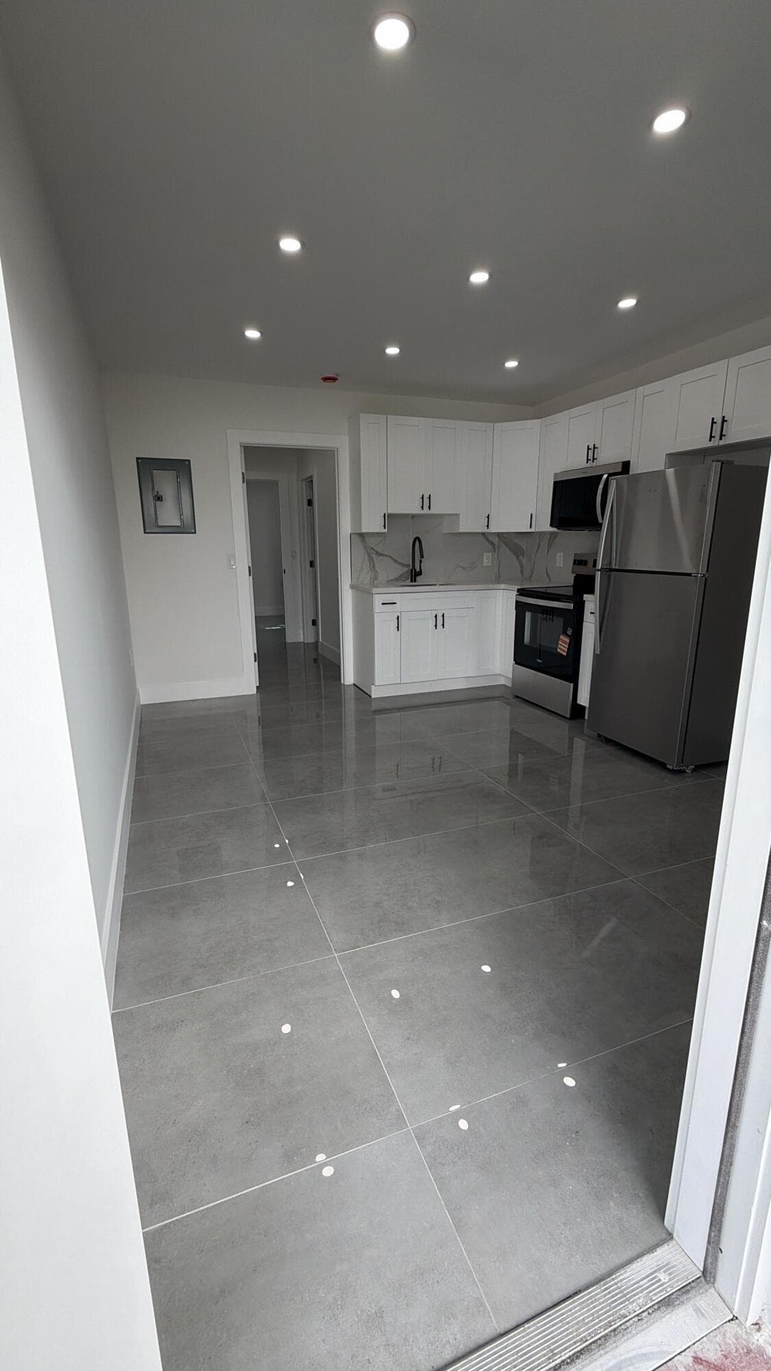 935 Jefferson Avenue 10, Miami Beach, FL 33139 — photo 1 of 5