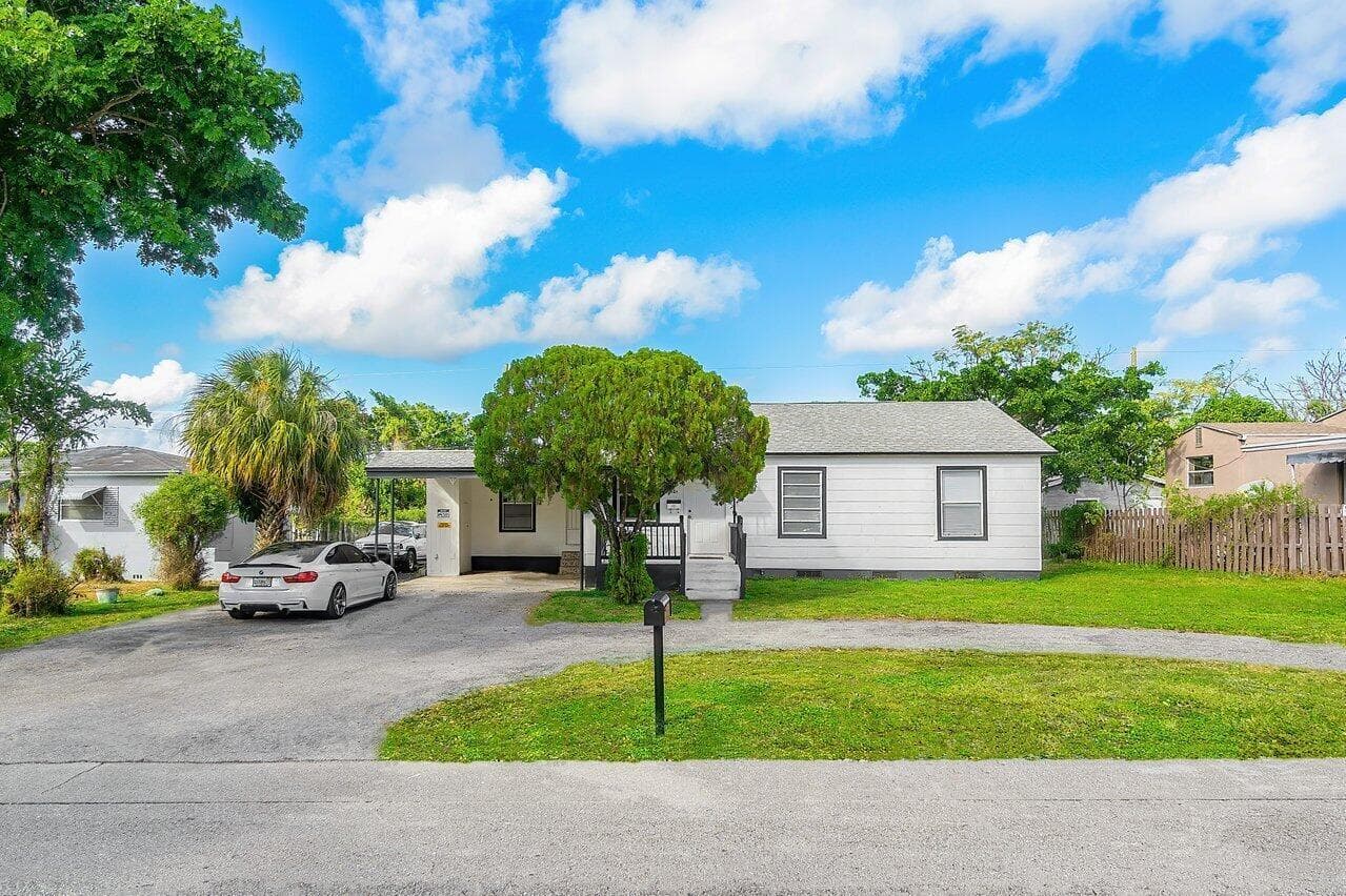 921 43rd Street, West Palm Beach, FL 33407 — photo 1 of 23