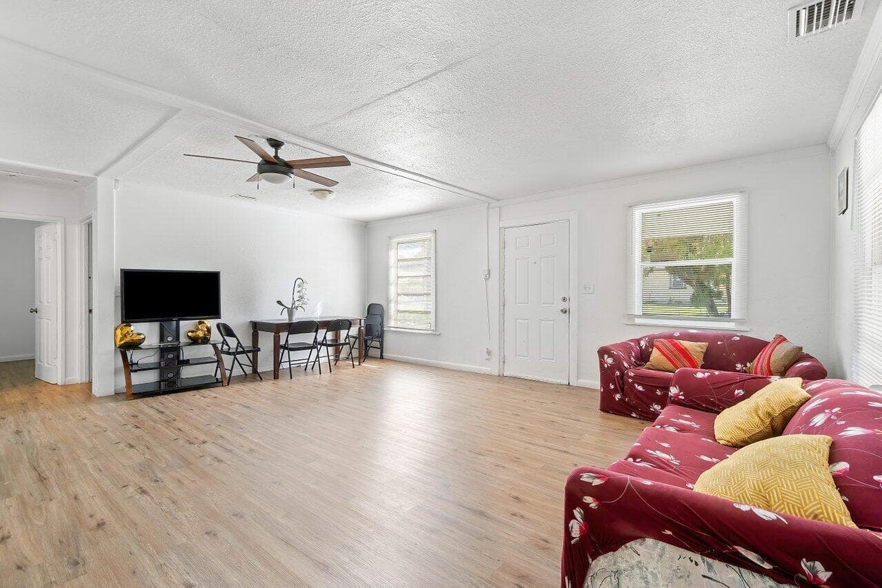 921 43rd Street, West Palm Beach, FL 33407 — photo 12 of 23