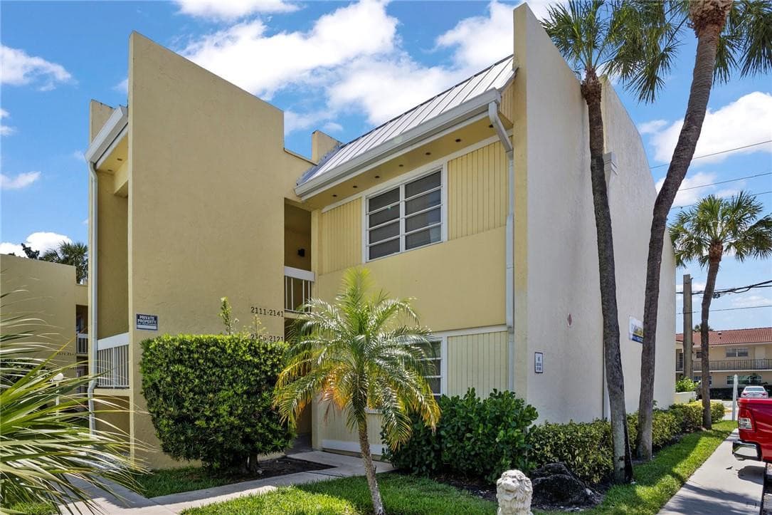 2121 NE 36th Street 2121, Lighthouse Point, FL 33064 — photo 3 of 18