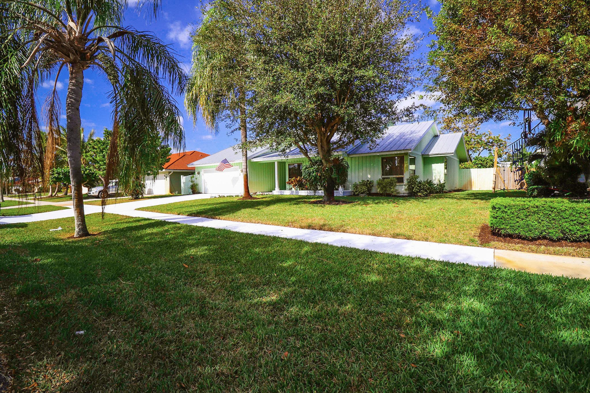 65 W Pinehill Trl W W, Tequesta, FL 33469 — photo 4 of 29