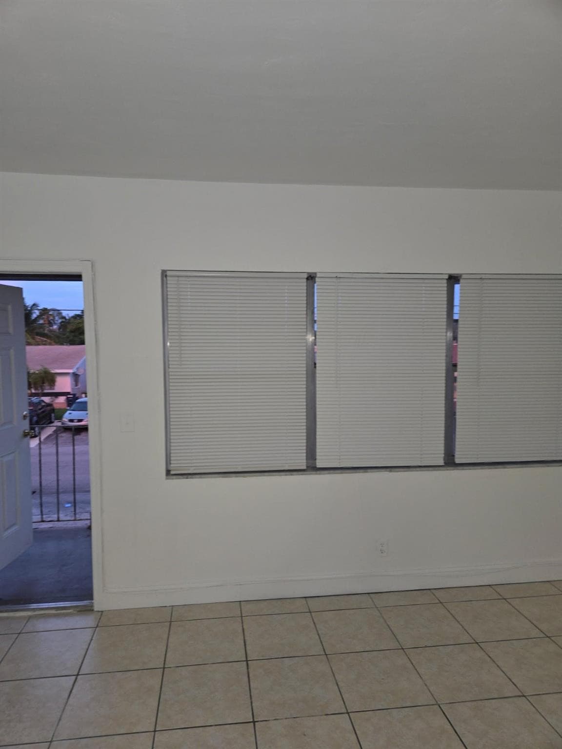230 SW 11th Avenue 17, Hallandale Beach, FL 33009 — photo 3 of 19