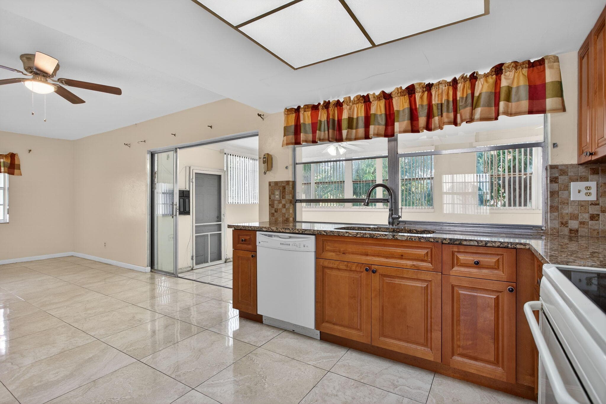 2540 NW 34th Terrace, Lauderdale Lakes, FL 33311 — photo 5 of 47