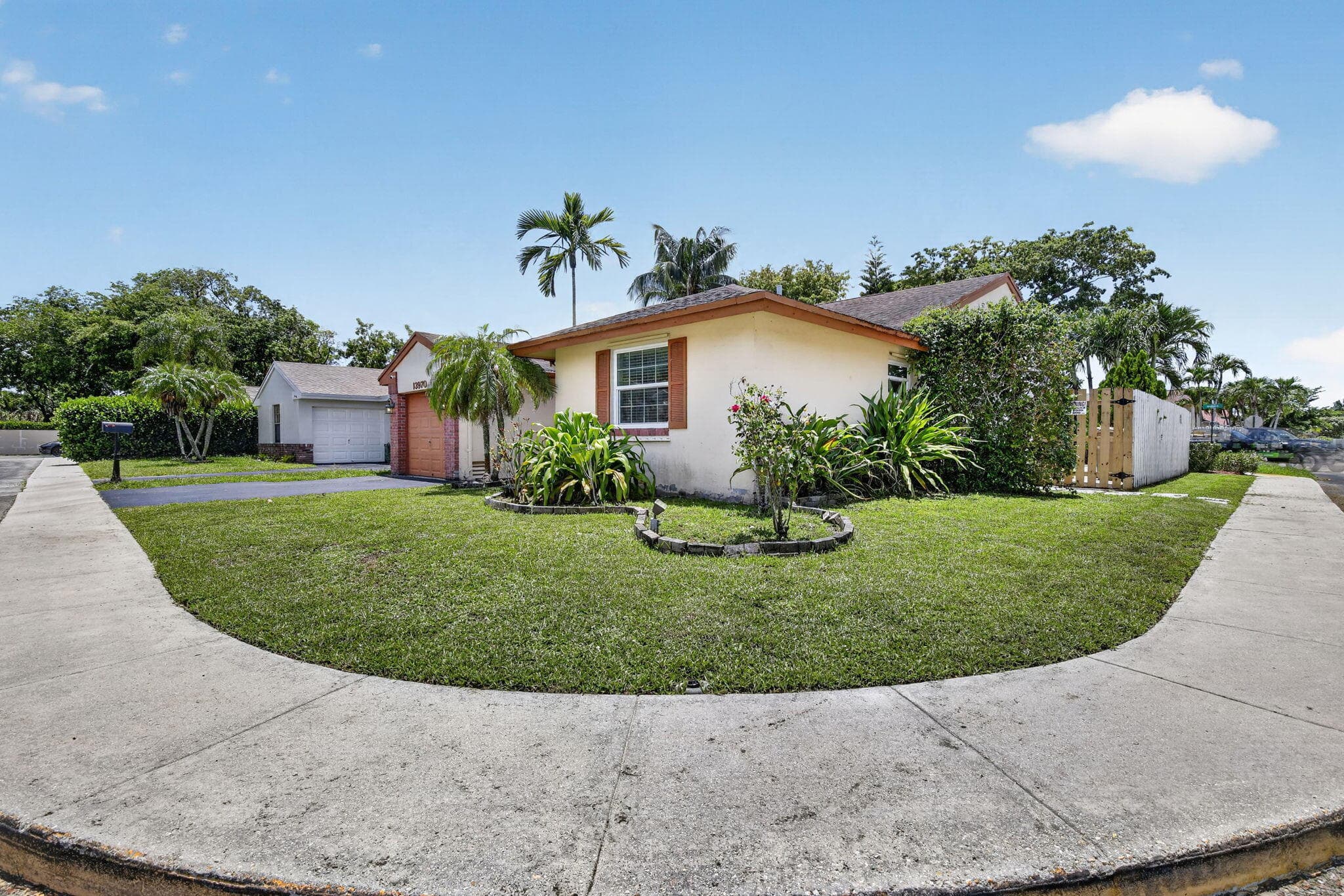 13970 Oaklawn Place, Davie, FL 33325 — photo 4 of 53