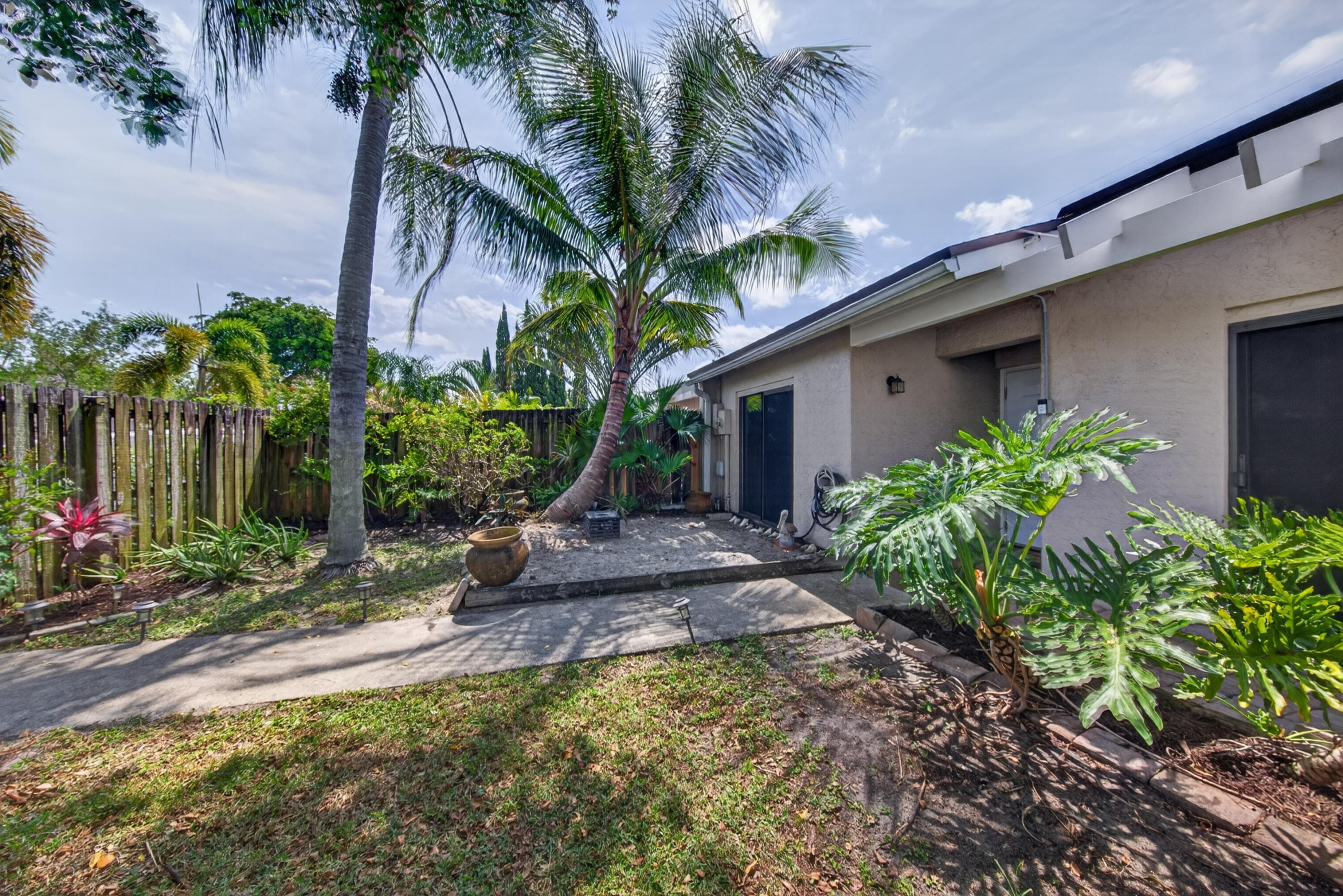 1036 E Lakes Drive, Pompano Beach, FL 33064 — photo 35 of 46