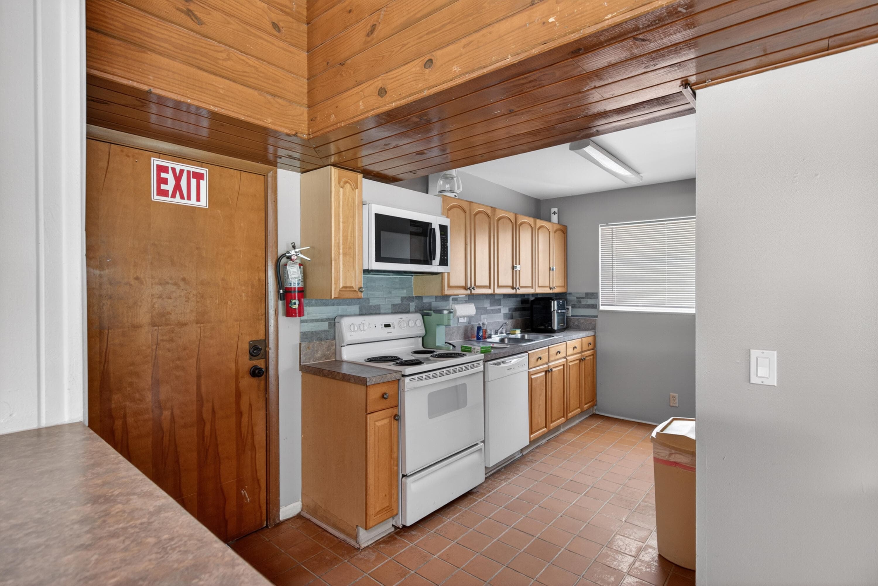 1036 E Lakes Drive, Pompano Beach, FL 33064 — photo 43 of 46