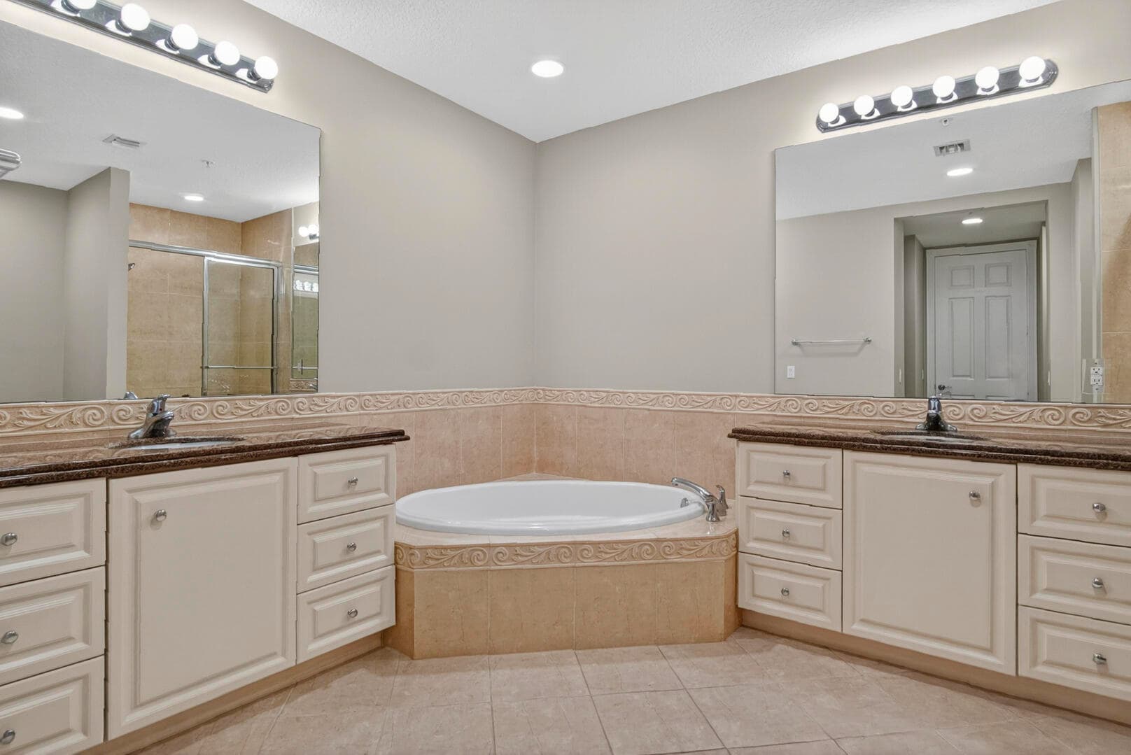 37 E Harbour Isle Dr Drive E 106, Fort Pierce, FL 34949 — photo 22 of 54