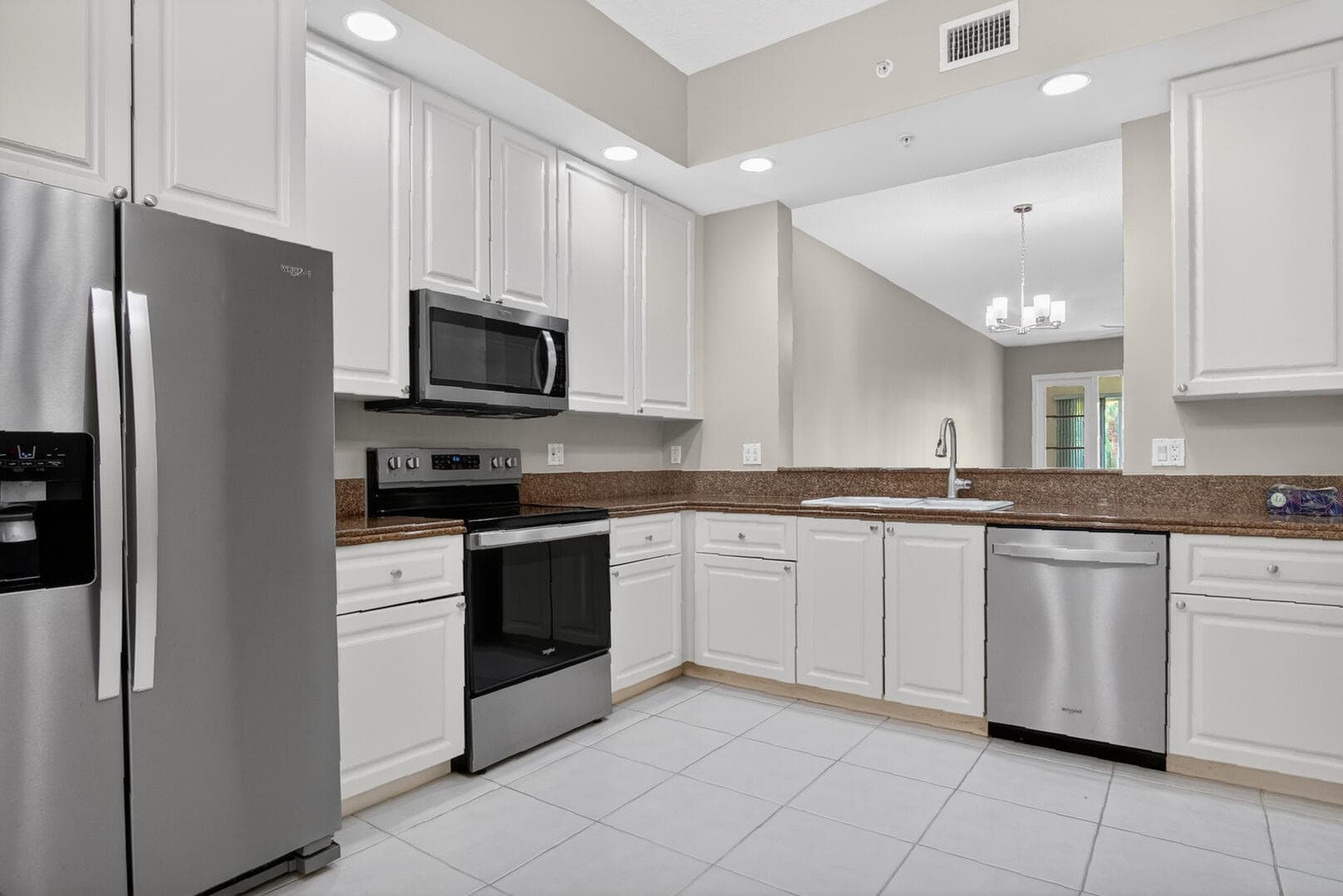 37 E Harbour Isle Dr Drive E 106, Fort Pierce, FL 34949 — photo 8 of 54