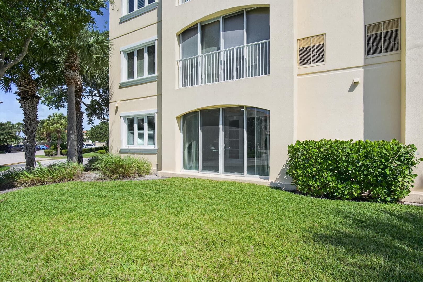 37 E Harbour Isle Dr Drive E 106, Fort Pierce, FL 34949 — photo 18 of 54