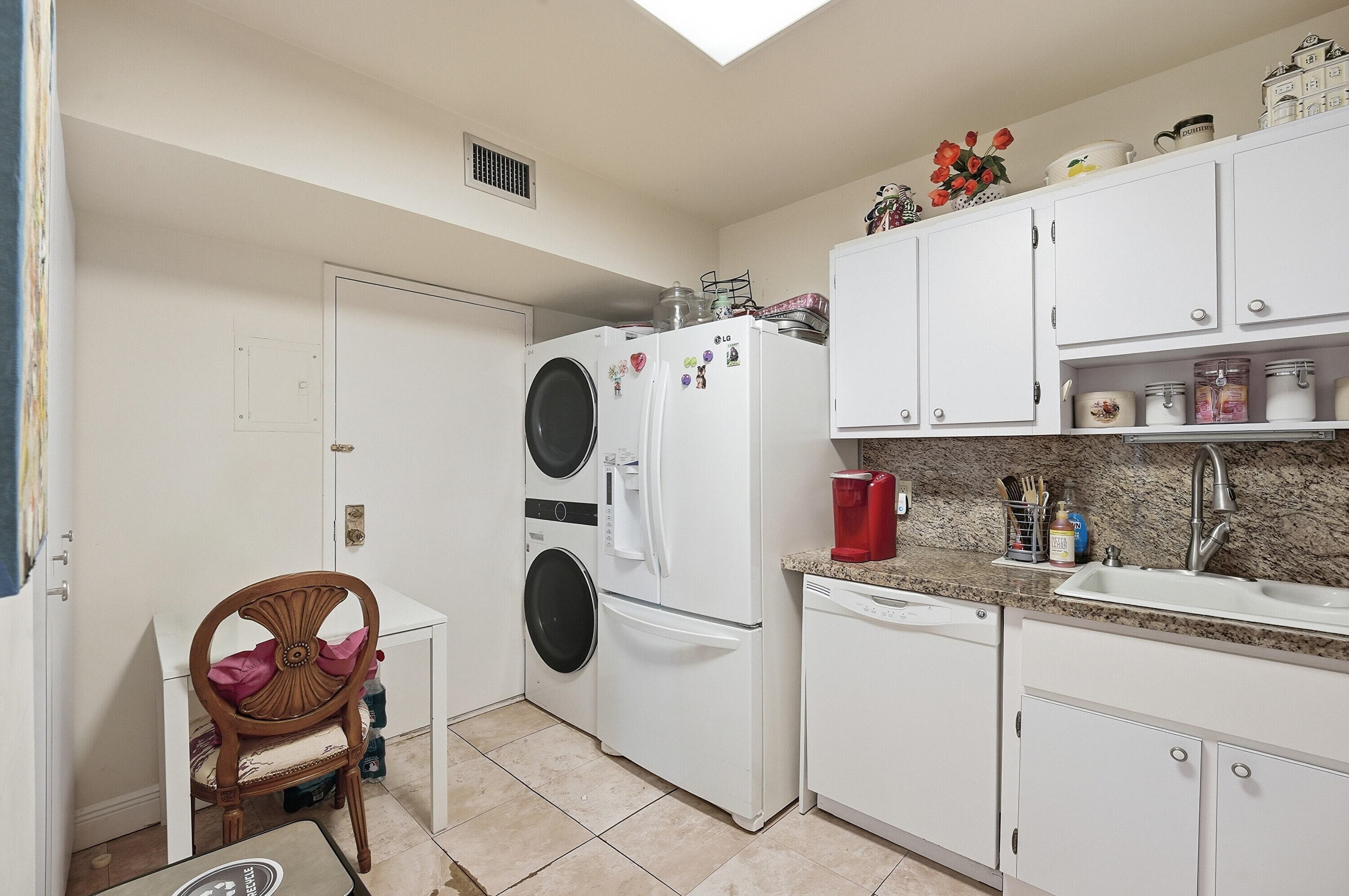 3800 Hillcrest Drive 1219, Hollywood, FL 33021 — photo 8 of 33