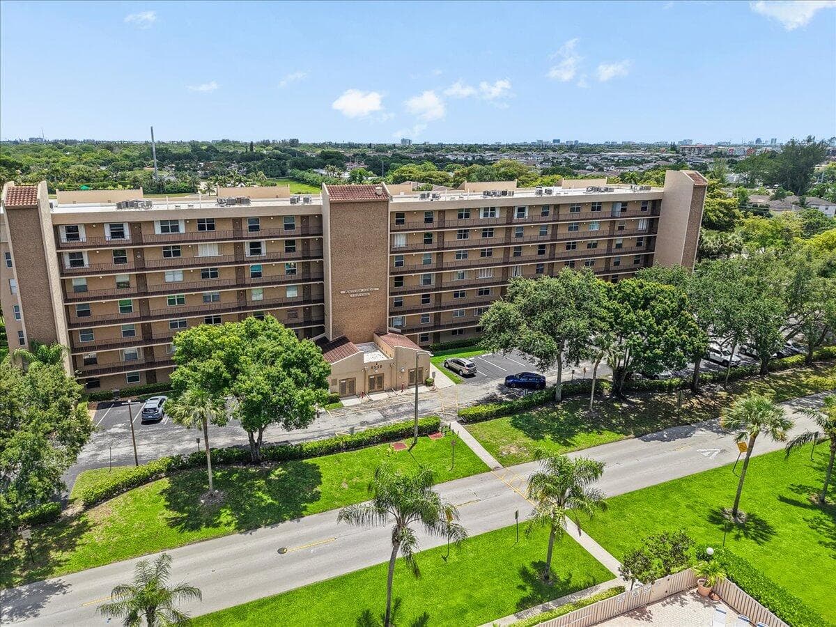 4550 NW 18th Avenue 709, Deerfield Beach, FL 33064 — photo 23 of 40
