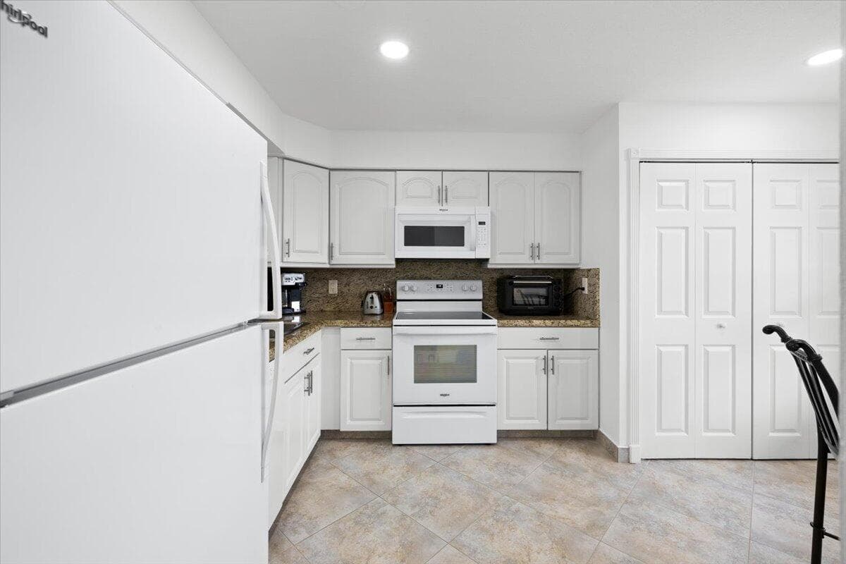 4550 NW 18th Avenue 709, Deerfield Beach, FL 33064 — photo 8 of 40