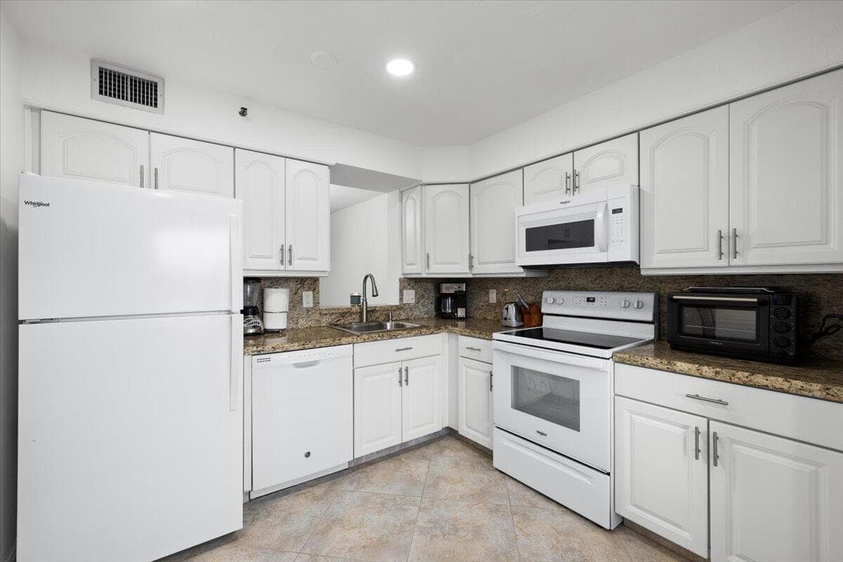 4550 NW 18th Avenue 709, Deerfield Beach, FL 33064 — photo 7 of 40