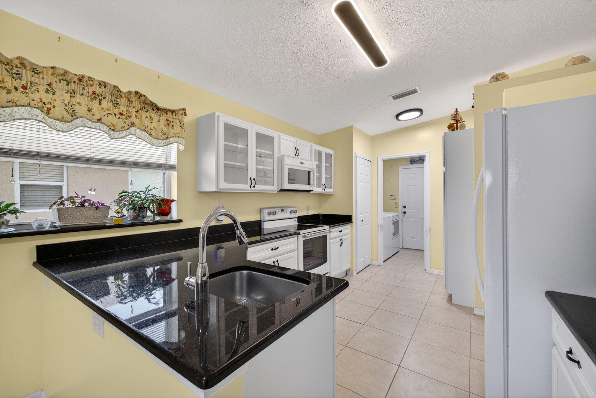 14019 Aguila Avenue, Fort Pierce, FL 34951 — photo 7 of 40