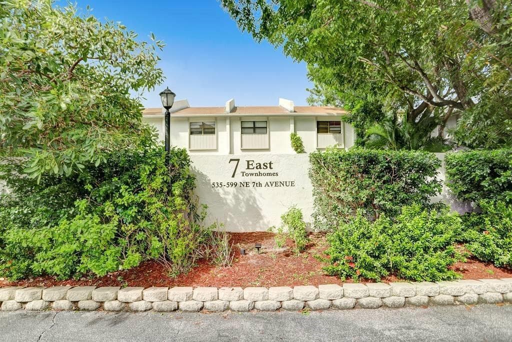 599 NE 7th Avenue, Fort Lauderdale, FL 33301 — photo 1 of 15