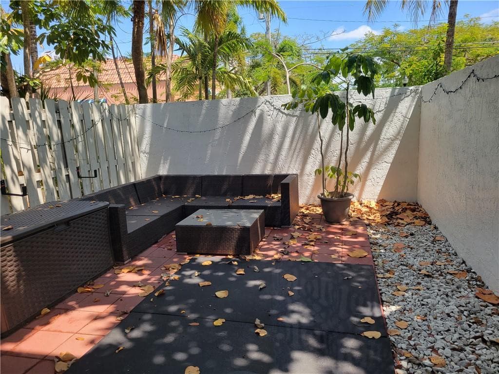 599 NE 7th Avenue, Fort Lauderdale, FL 33301 — photo 14 of 15