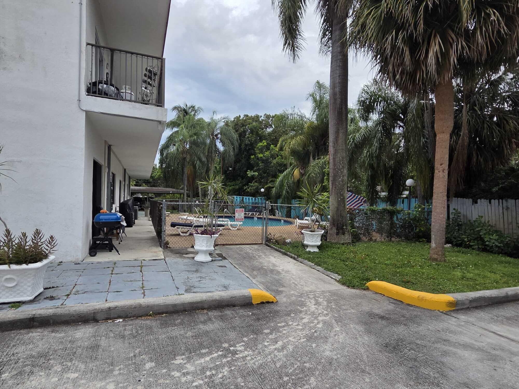 2514 Taylor 11, Hollywood, FL 33020 — photo 11 of 11
