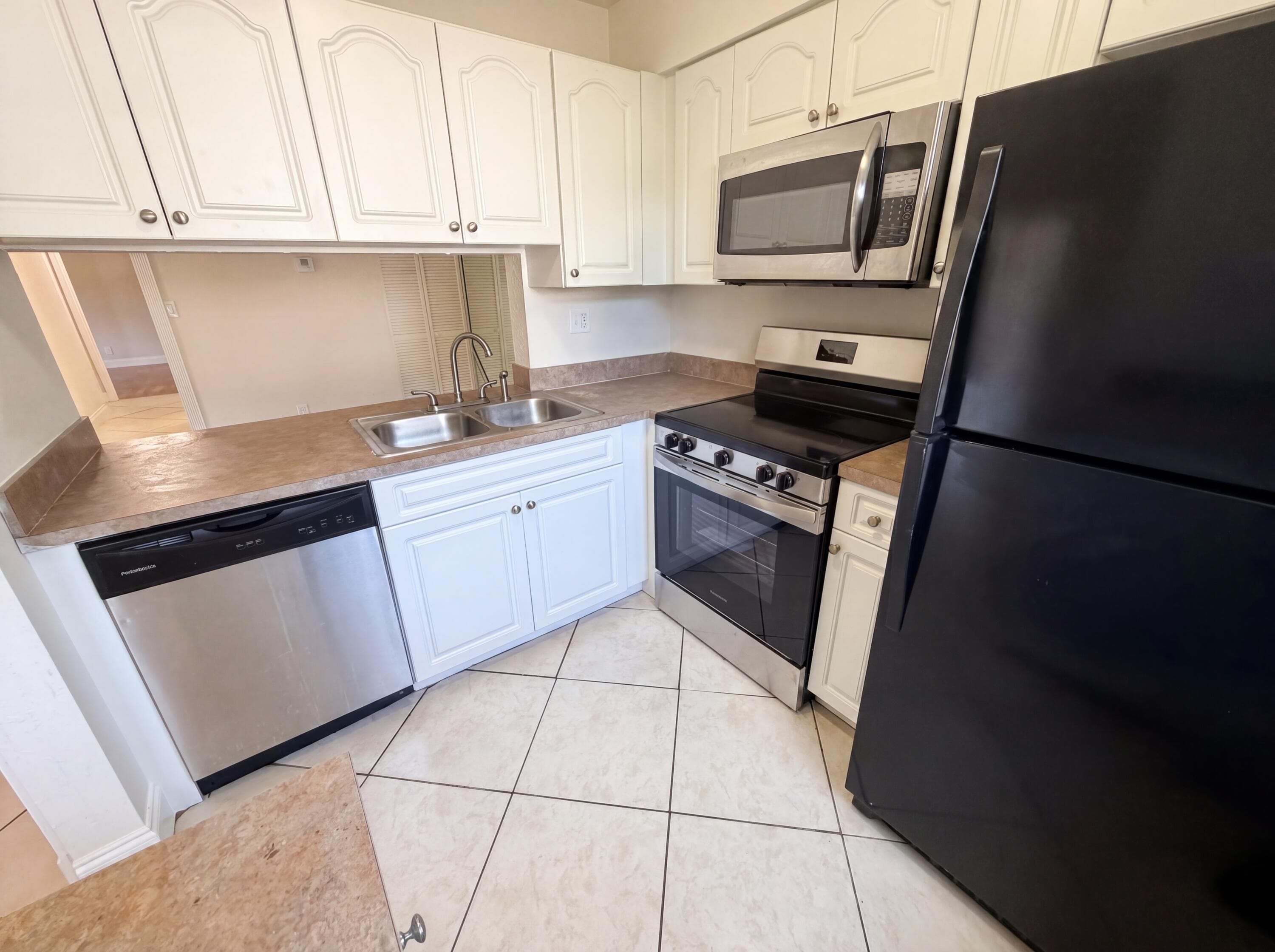 2737 S Oakland Forest Drive 202, Oakland Park, FL 33309 — photo 2 of 18