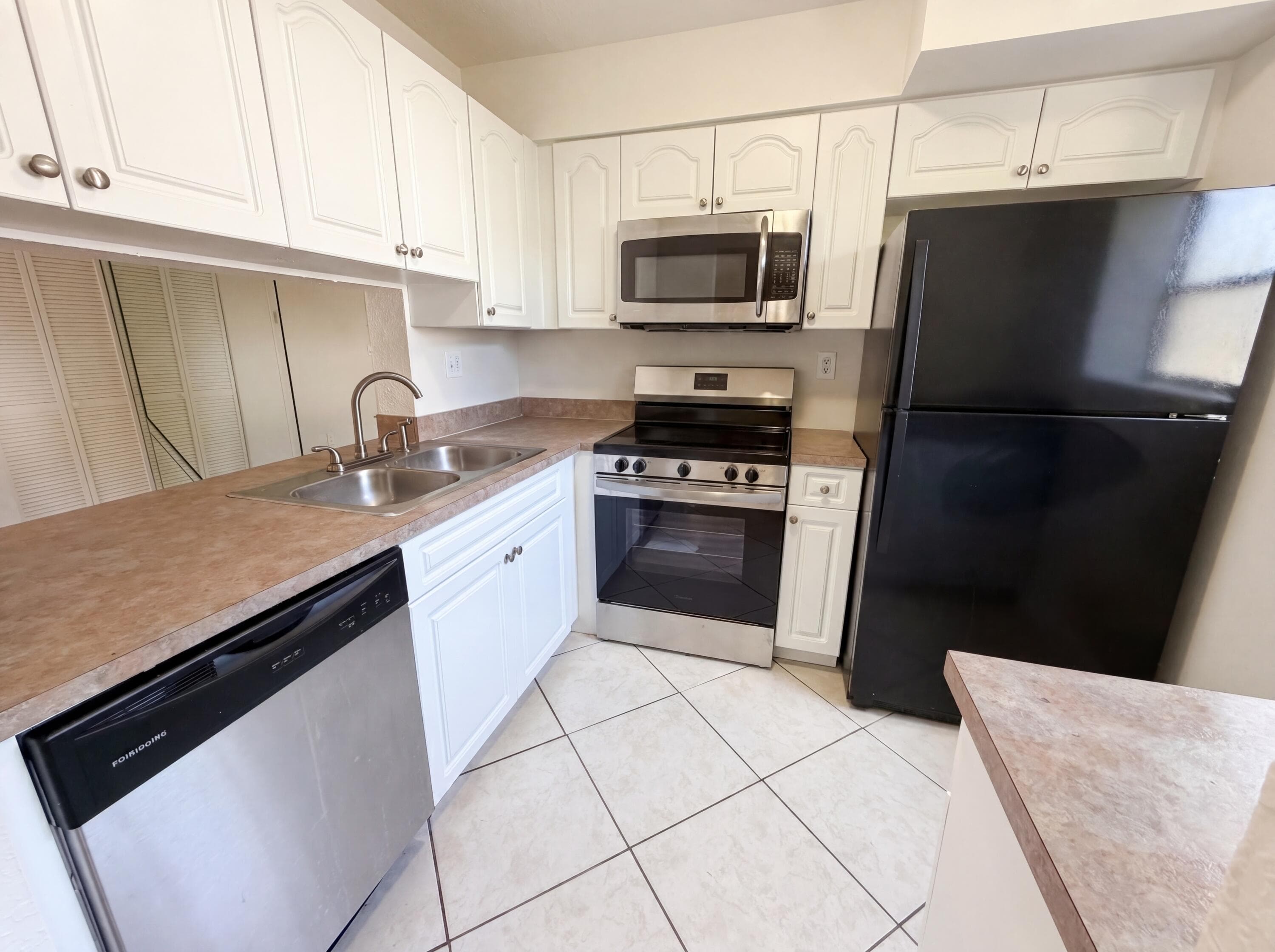 2737 S Oakland Forest Drive 202, Oakland Park, FL 33309 — photo 10 of 18