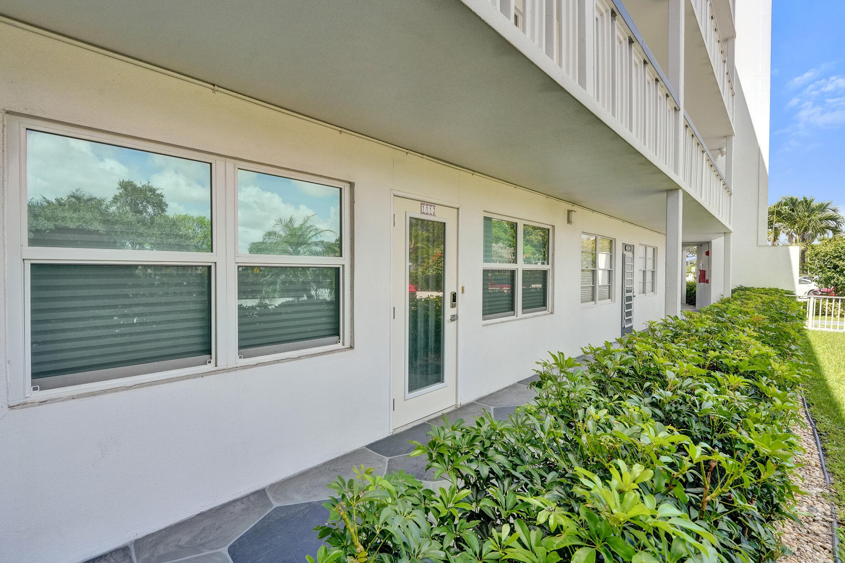 1112 Oakridge 1112, Deerfield Beach, FL 33442 — photo 1 of 37
