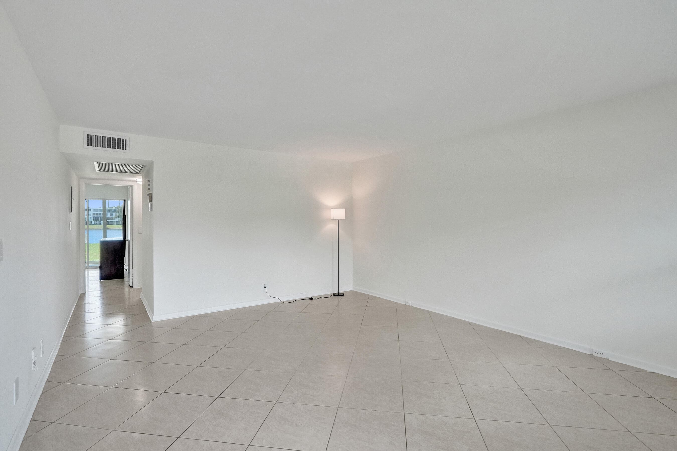 1112 Oakridge 1112, Deerfield Beach, FL 33442 — photo 9 of 37