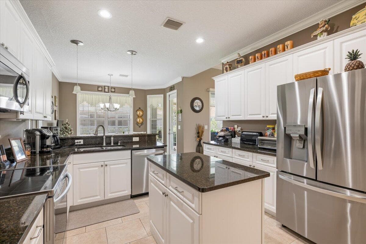 5828 Pine Ridge Circle, Vero Beach, FL 32967 — photo 11 of 40