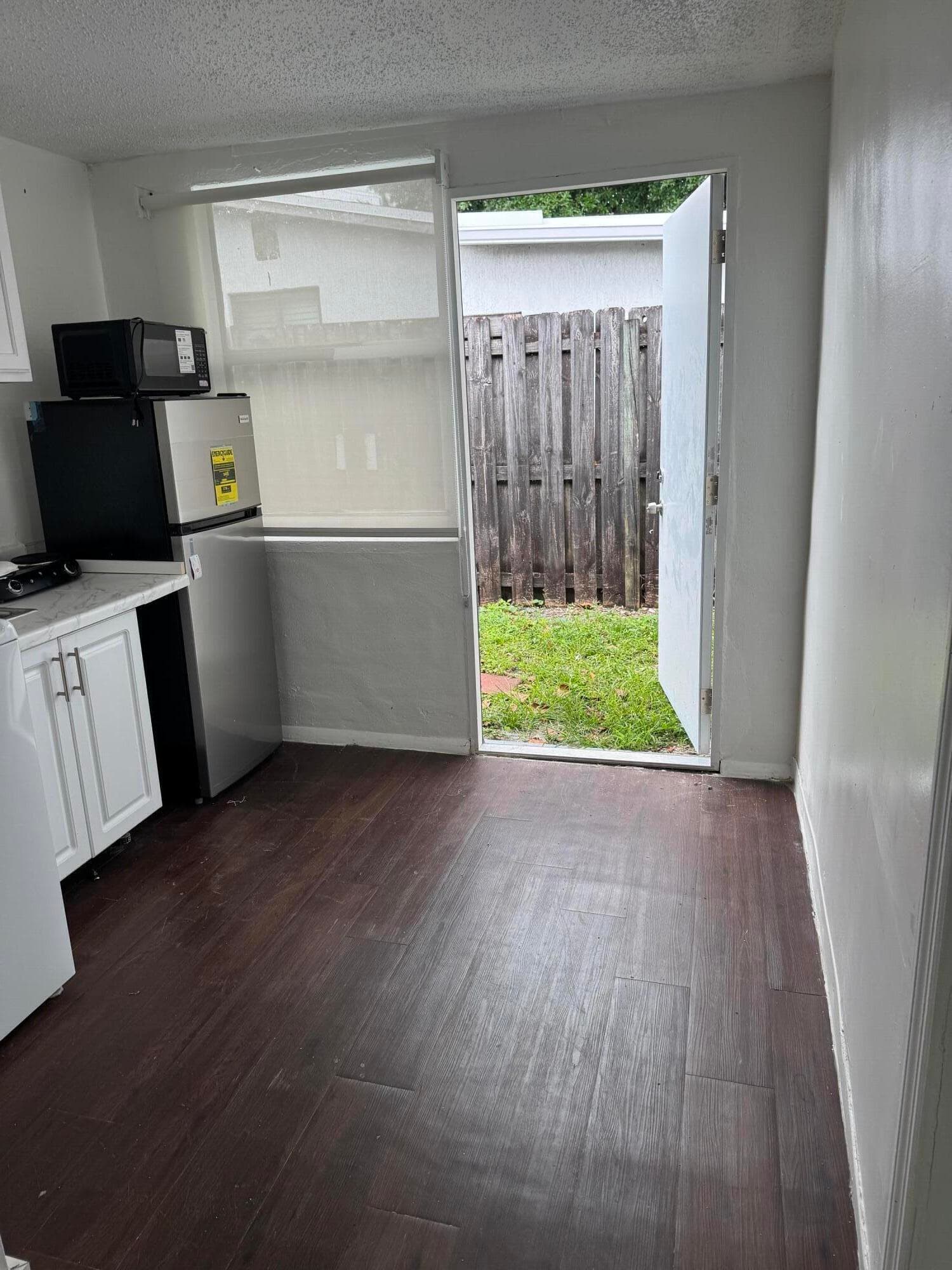6963 SW 19th Street N, North Lauderdale, FL 33068 — photo 4 of 6