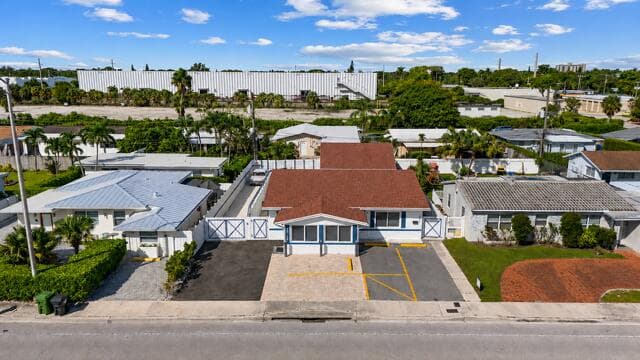 1539-1541 NE 15th Avenue, Fort Lauderdale, FL 33304 — photo 1 of 63