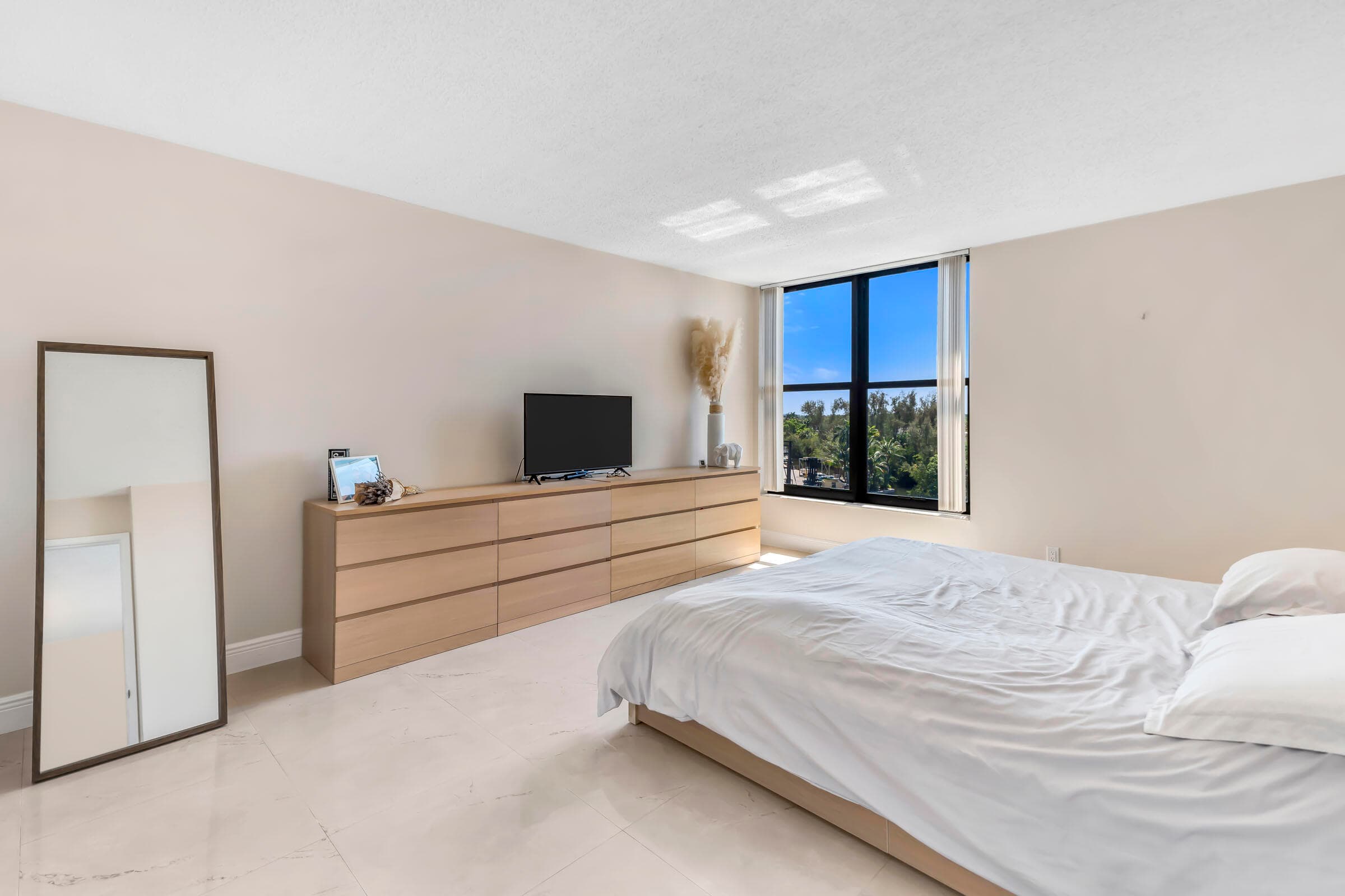 22 Royal Palm Way 606, Boca Raton, FL 33432 — photo 26 of 48