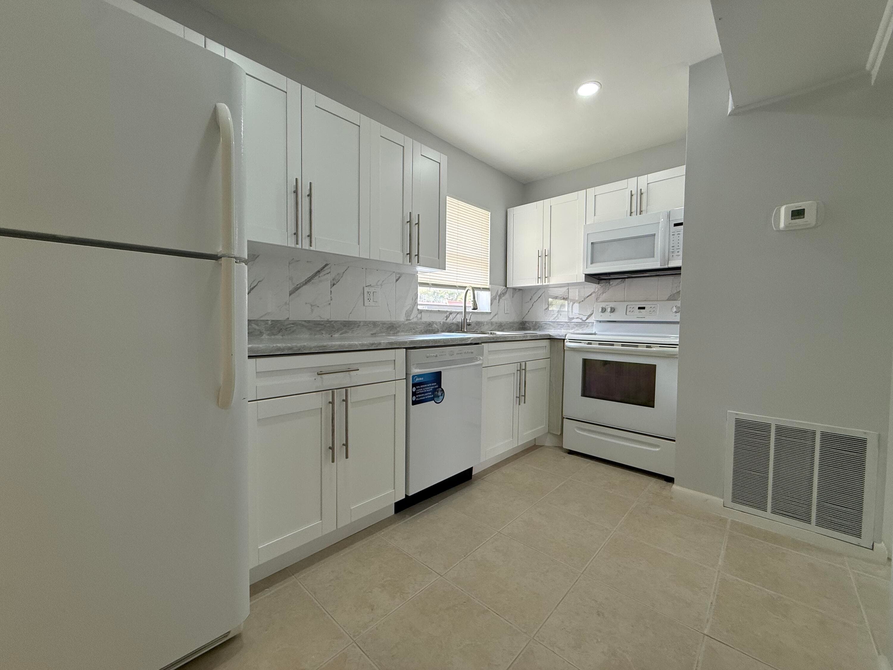 228 Lake Dora Drive, West Palm Beach, FL 33411 — photo 7 of 29