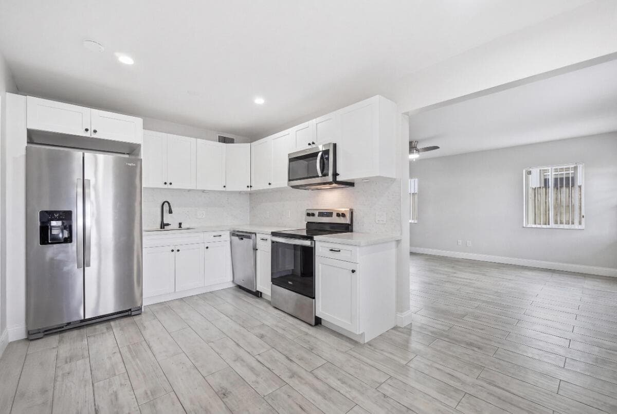 712 NE 10th Avenue, Pompano Beach, FL 33060 — photo 4 of 23