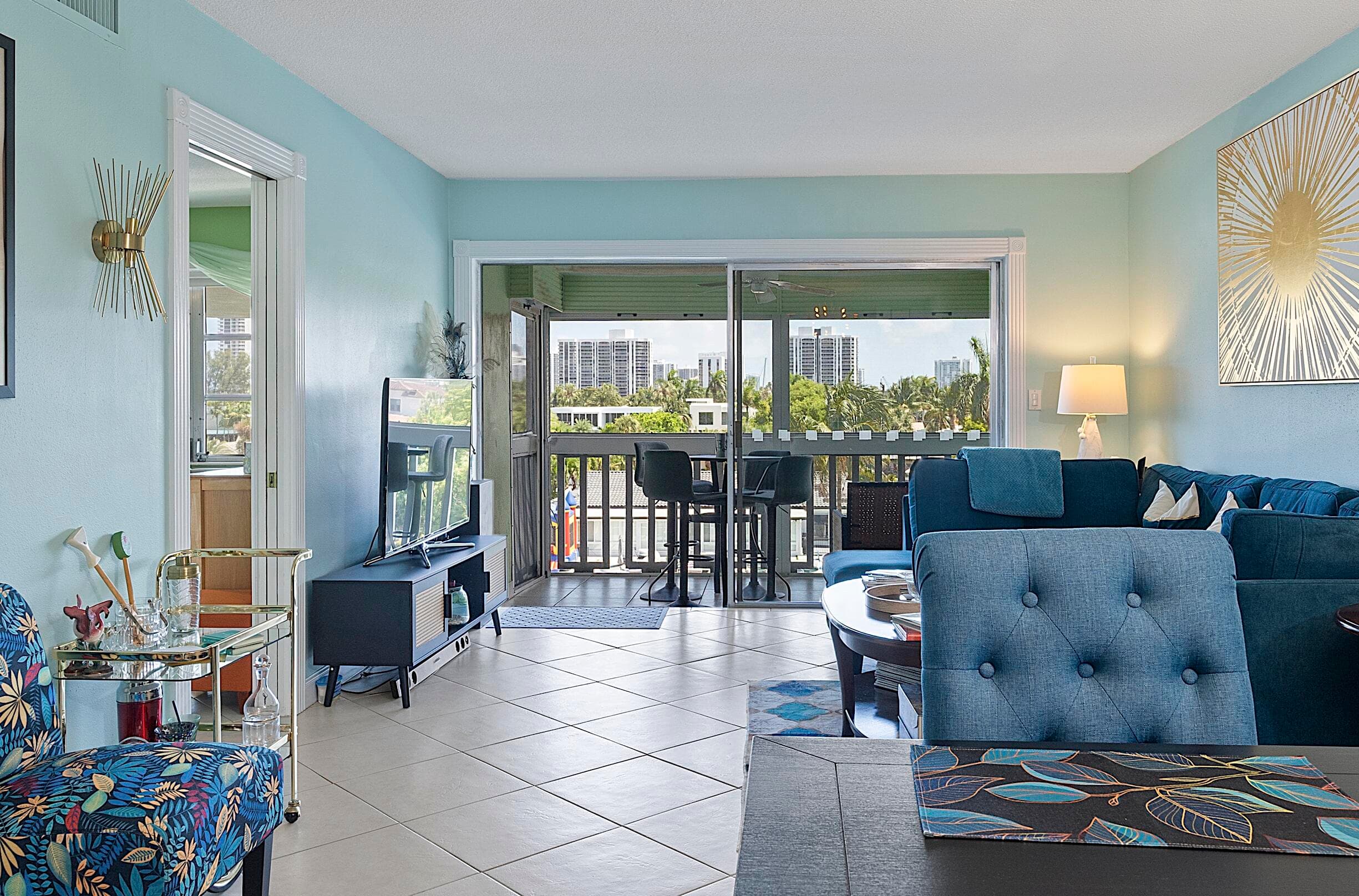 455 Paradise Isle Boulevard 404, Hallandale Beach, FL 33009 — photo 21 of 55
