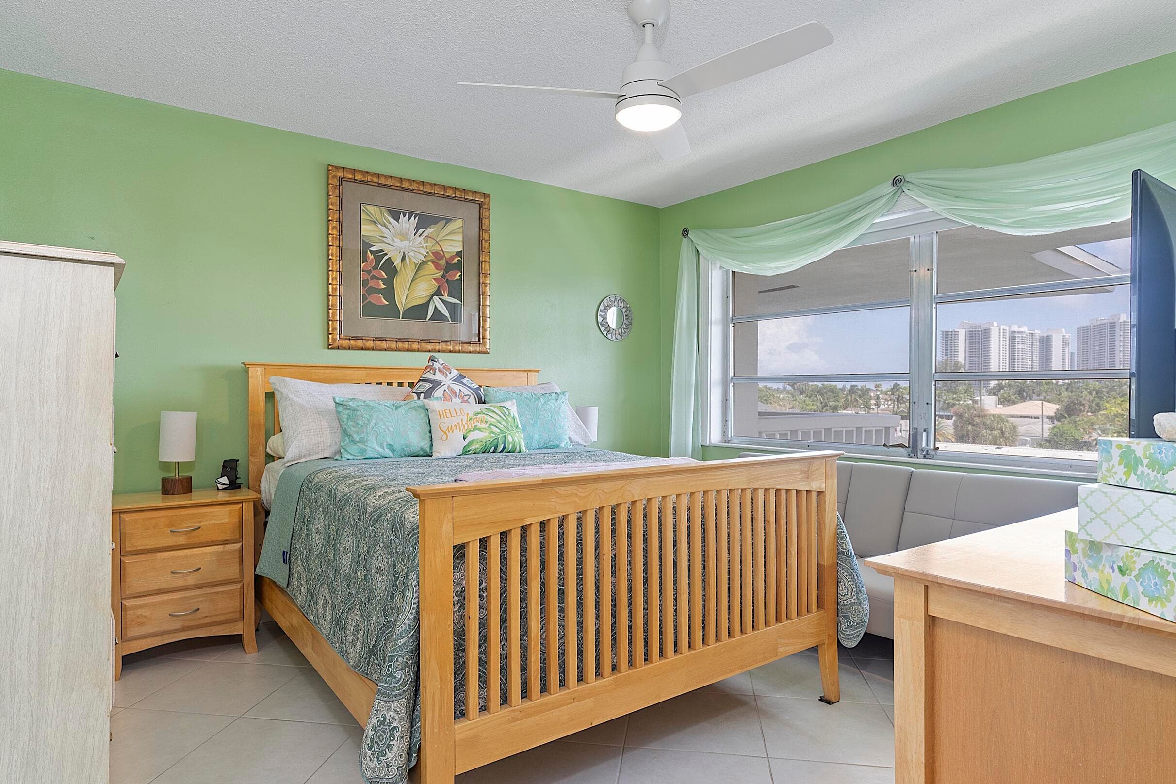455 Paradise Isle Boulevard 404, Hallandale Beach, FL 33009 — photo 45 of 55