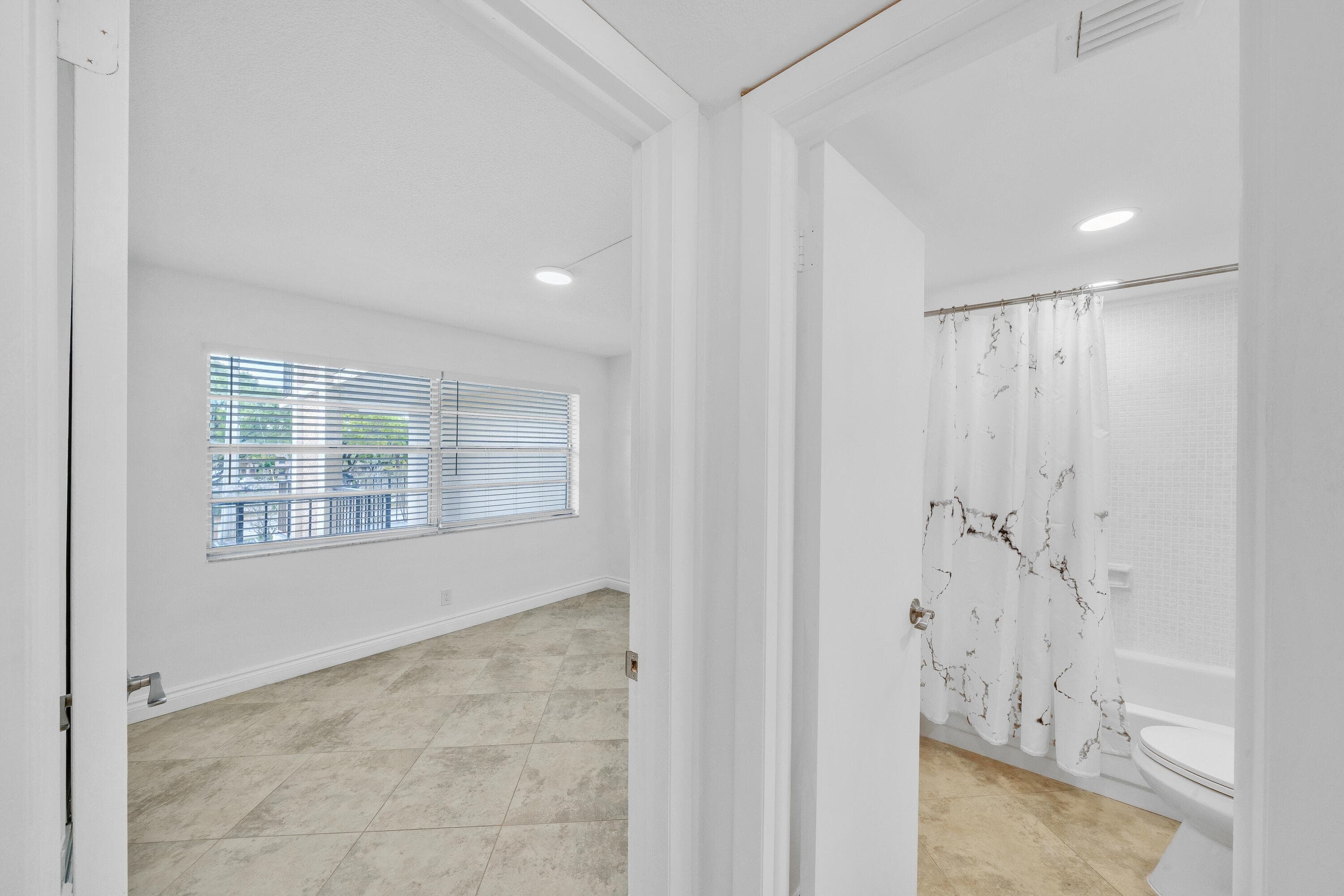 3099 NW 48th Avenue 260, Lauderdale Lakes, FL 33313 — photo 29 of 48