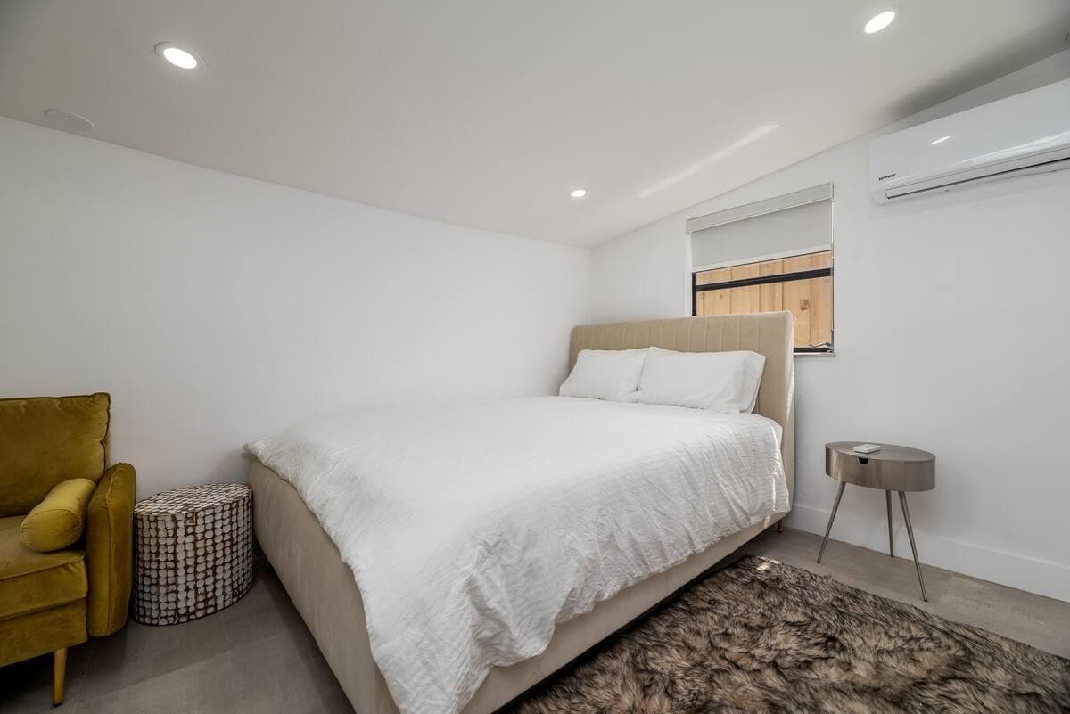 2541 NE 181st Street C, North Miami Beach, FL 33160 — photo 3 of 8
