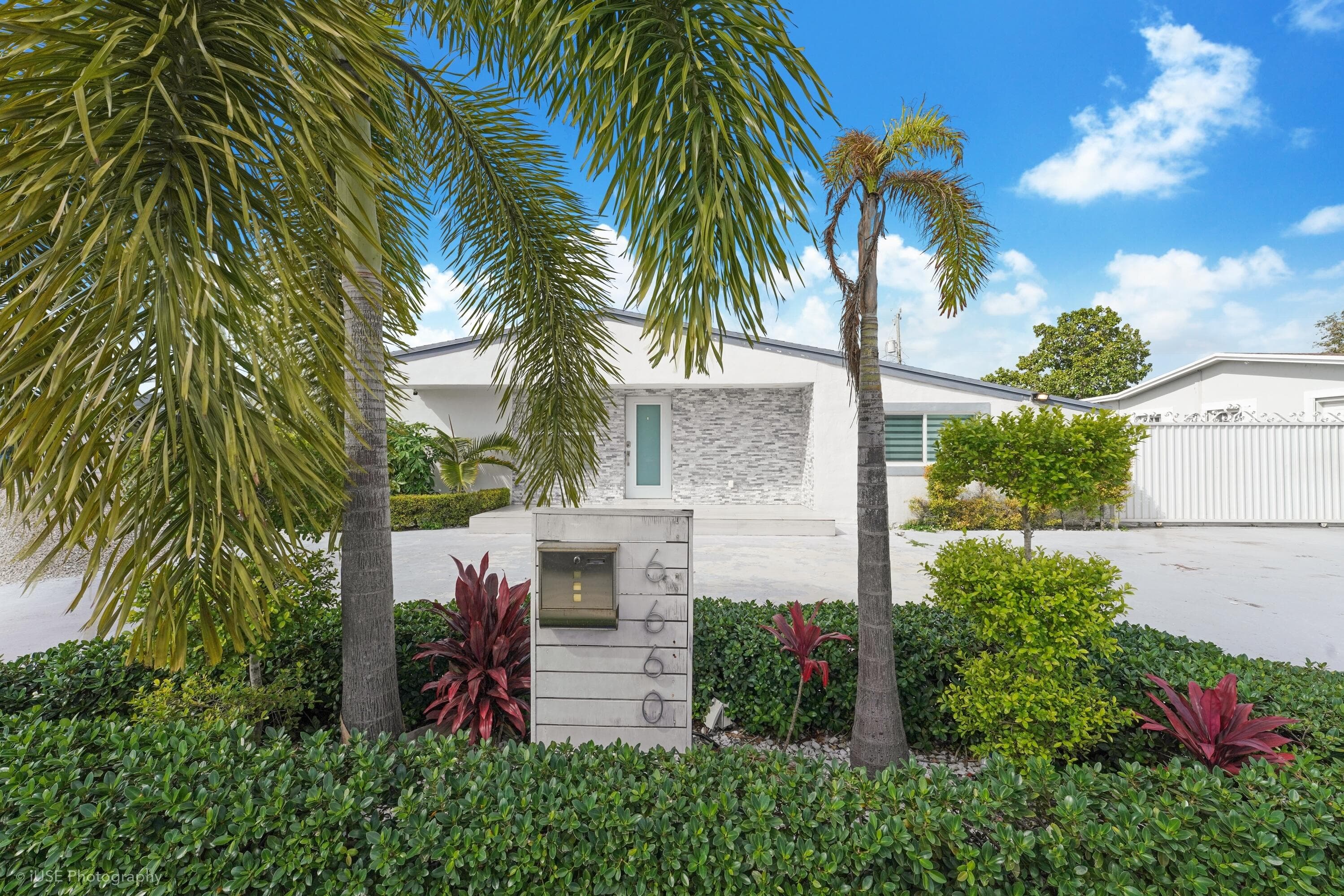 6660 W 13th Avenue, Hialeah, FL 33012 — photo 2 of 24
