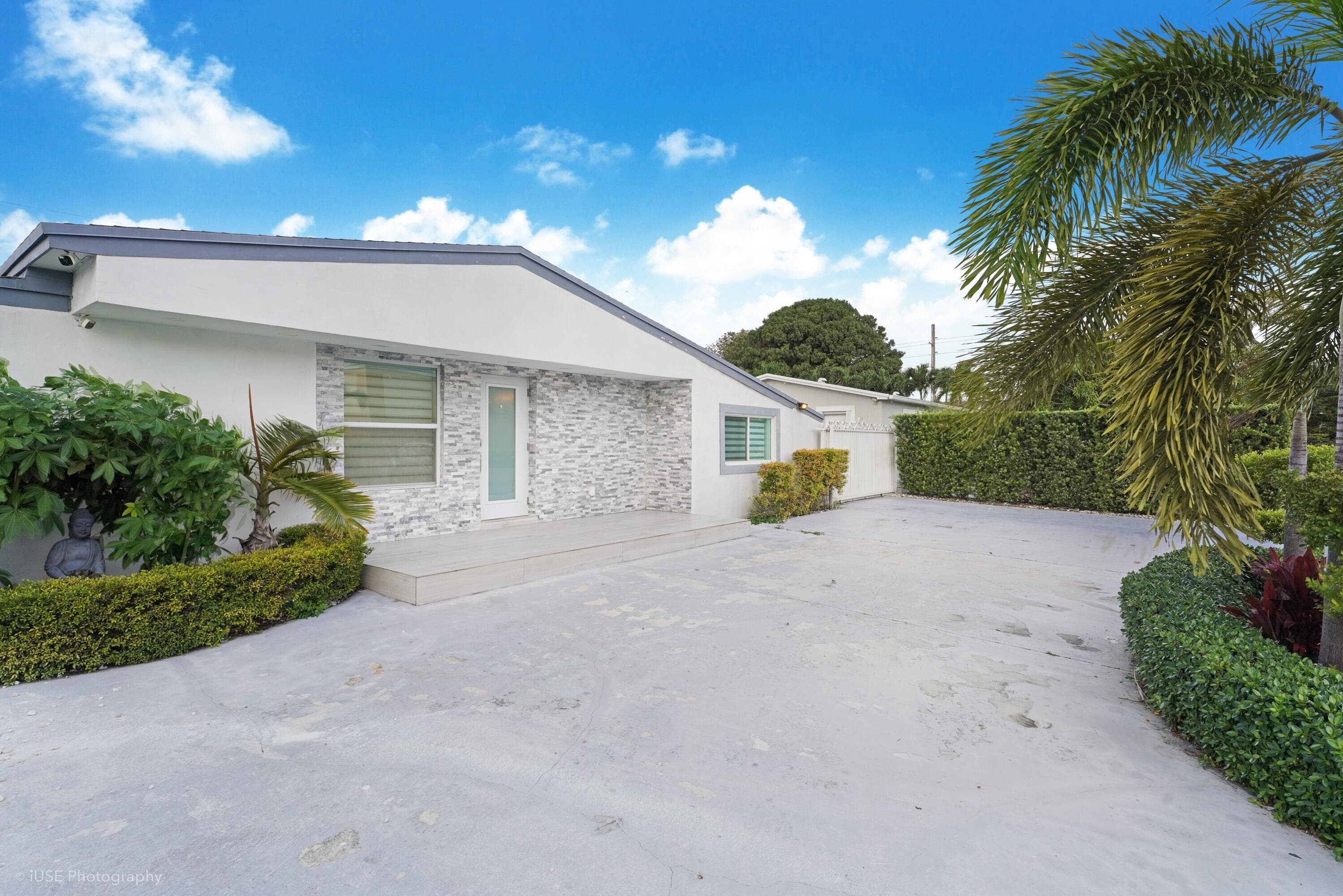 6660 W 13th Avenue, Hialeah, FL 33012 — photo 3 of 24