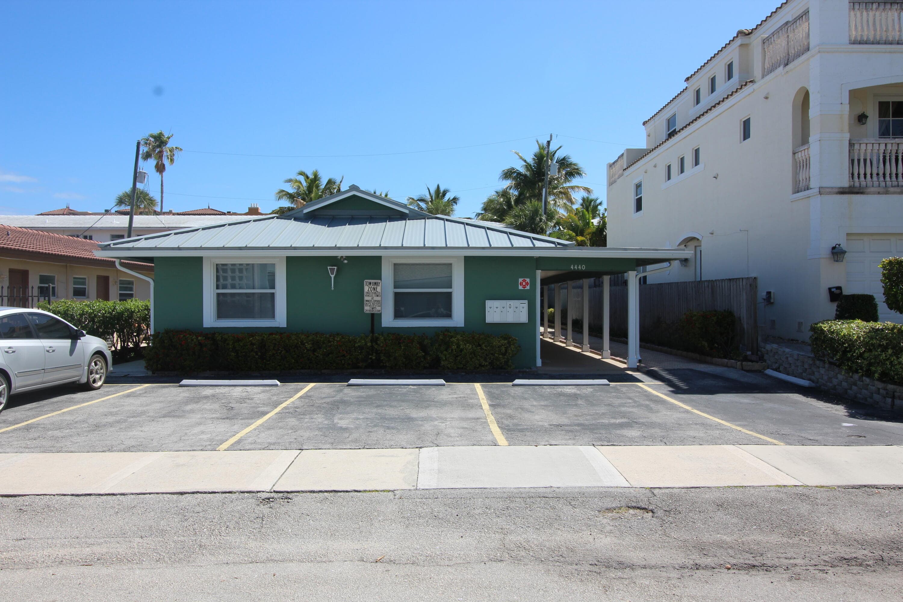 4440 Bougainvilla Drive 4b, Lauderdale-By-The-Sea, FL 33308 — photo 8 of 14