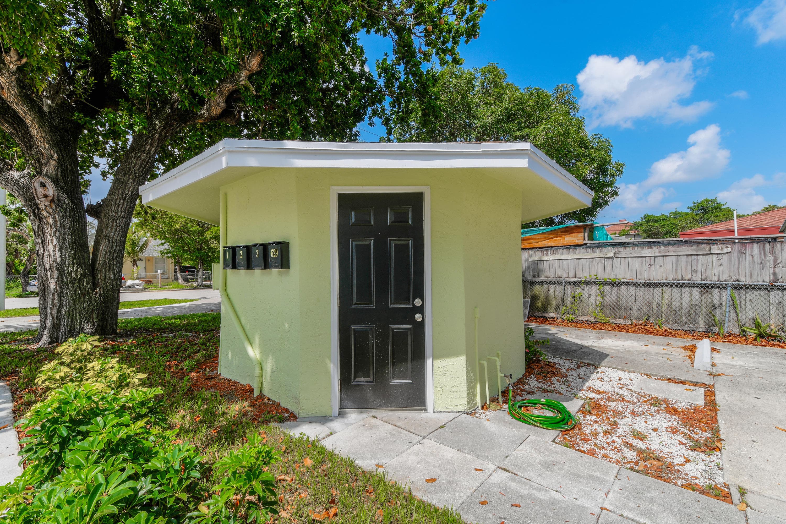 627 Bunker Road, West Palm Beach, FL 33405 — photo 4 of 15