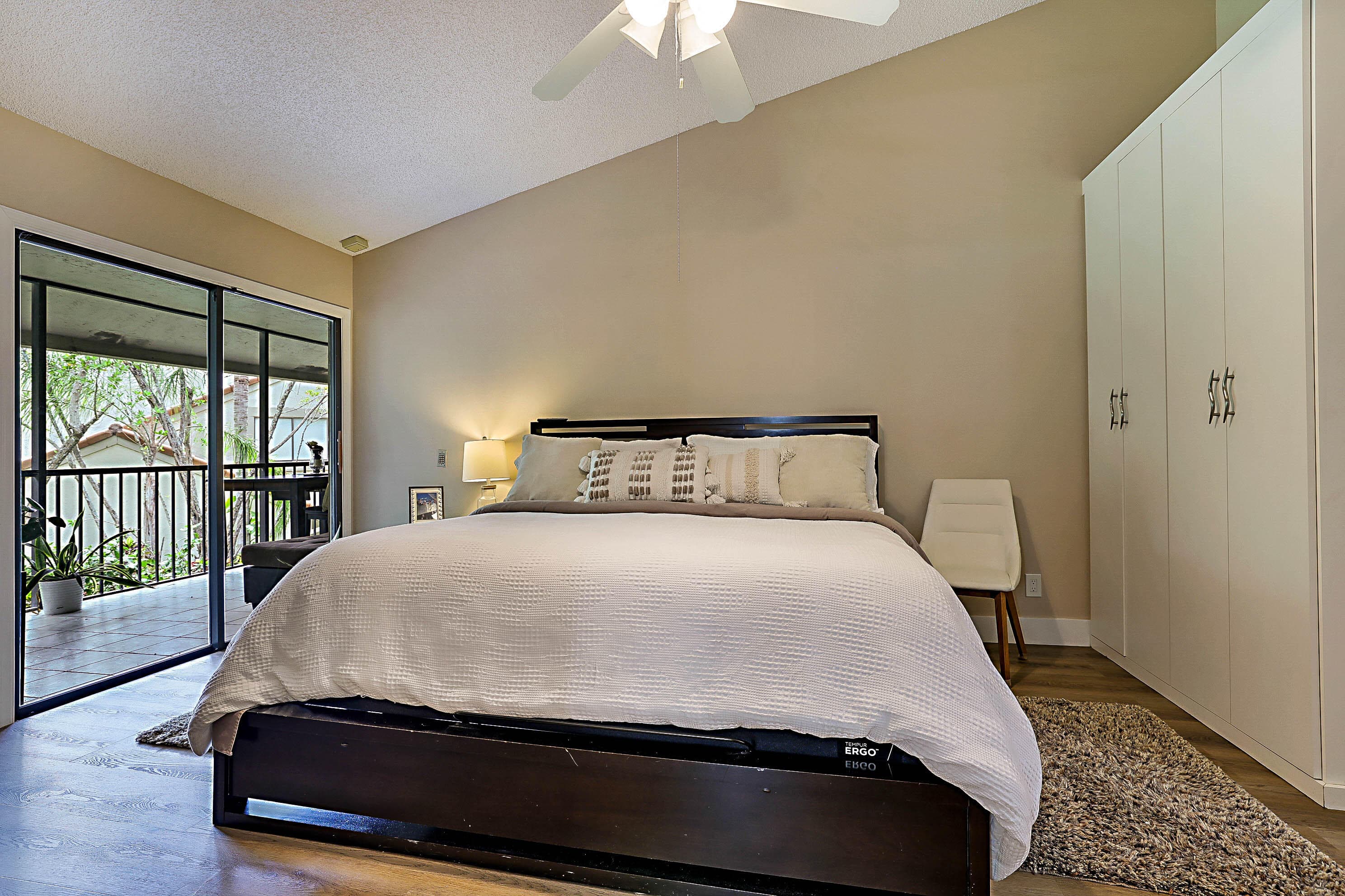 5590 Coach House Circle H, Boca Raton, FL 33486 — photo 23 of 38