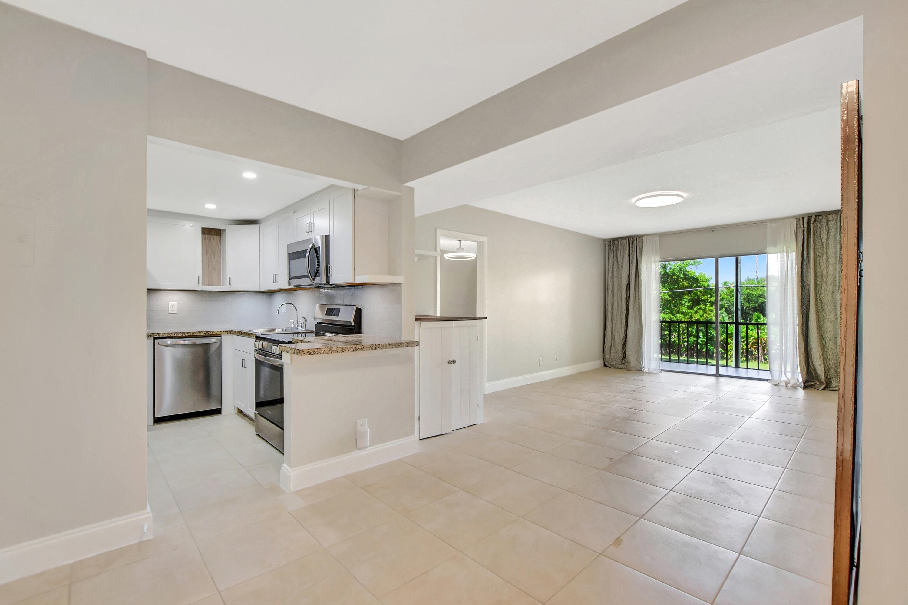 450 NW 20th Street 2020, Boca Raton, FL 33431 — photo 4 of 29