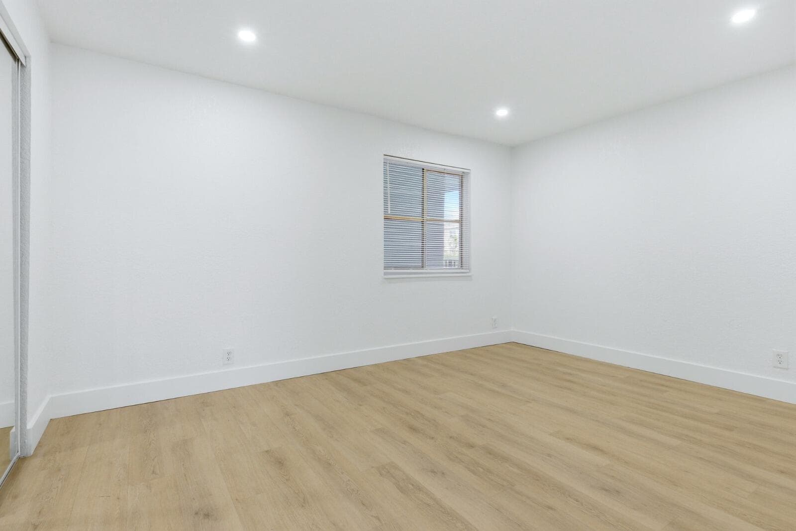 1015 NE 17th Avenue 203, Fort Lauderdale, FL 33304 — photo 9 of 14