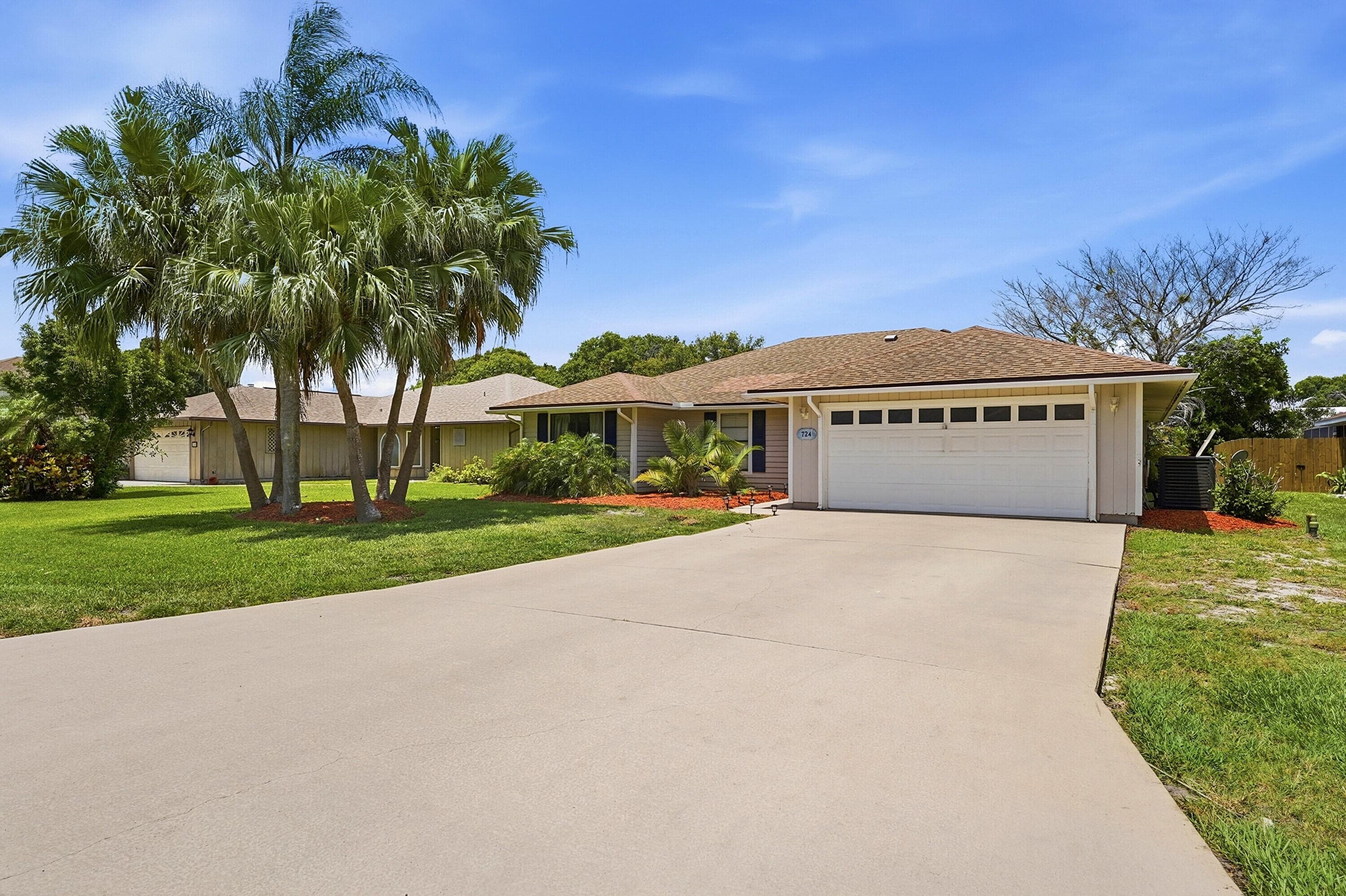 724 24th Square, Vero Beach, FL 32962 — photo 3 of 42