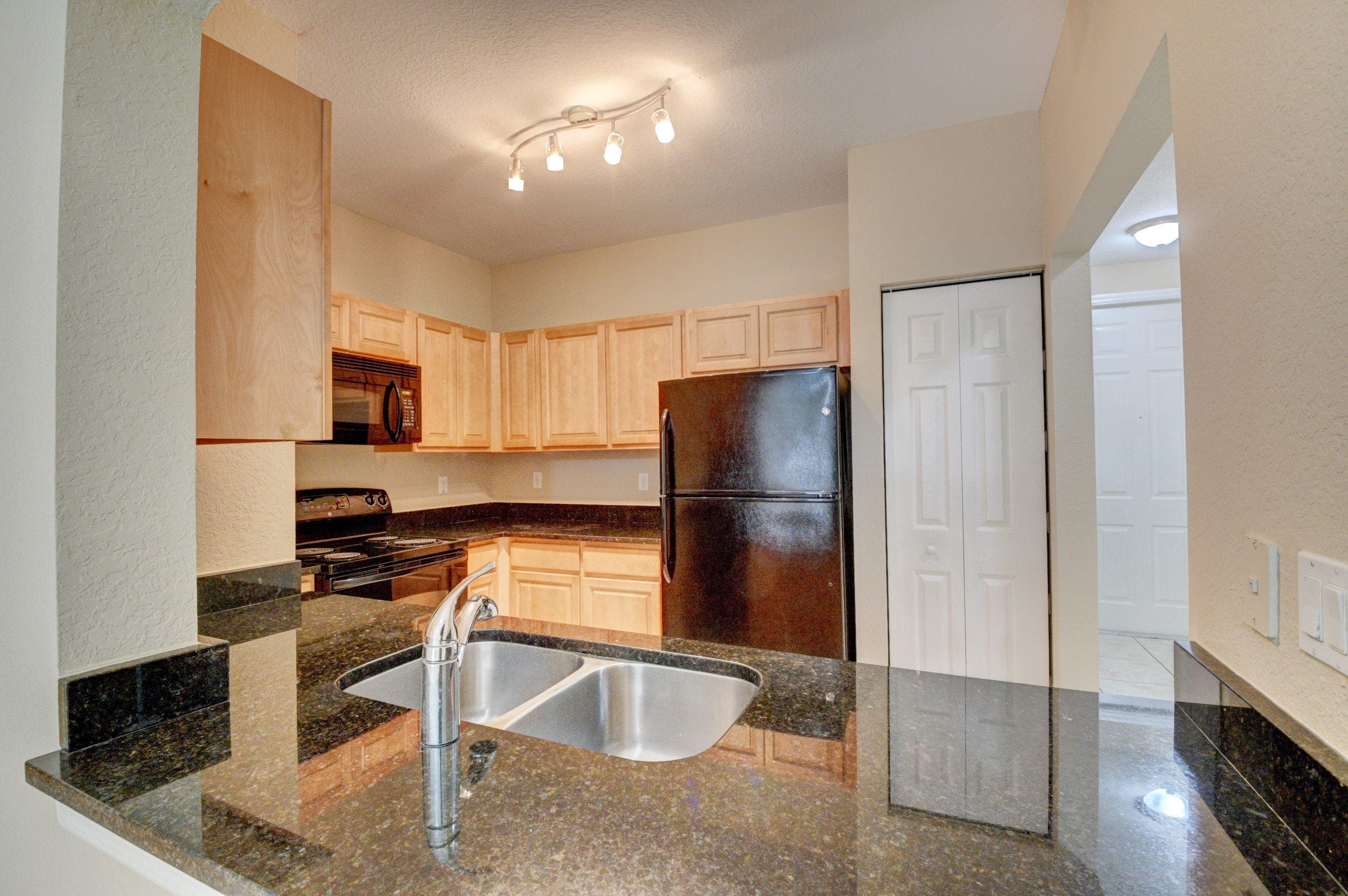 113 Hemingway Court, Palm Springs, FL 33461 — photo 3 of 17