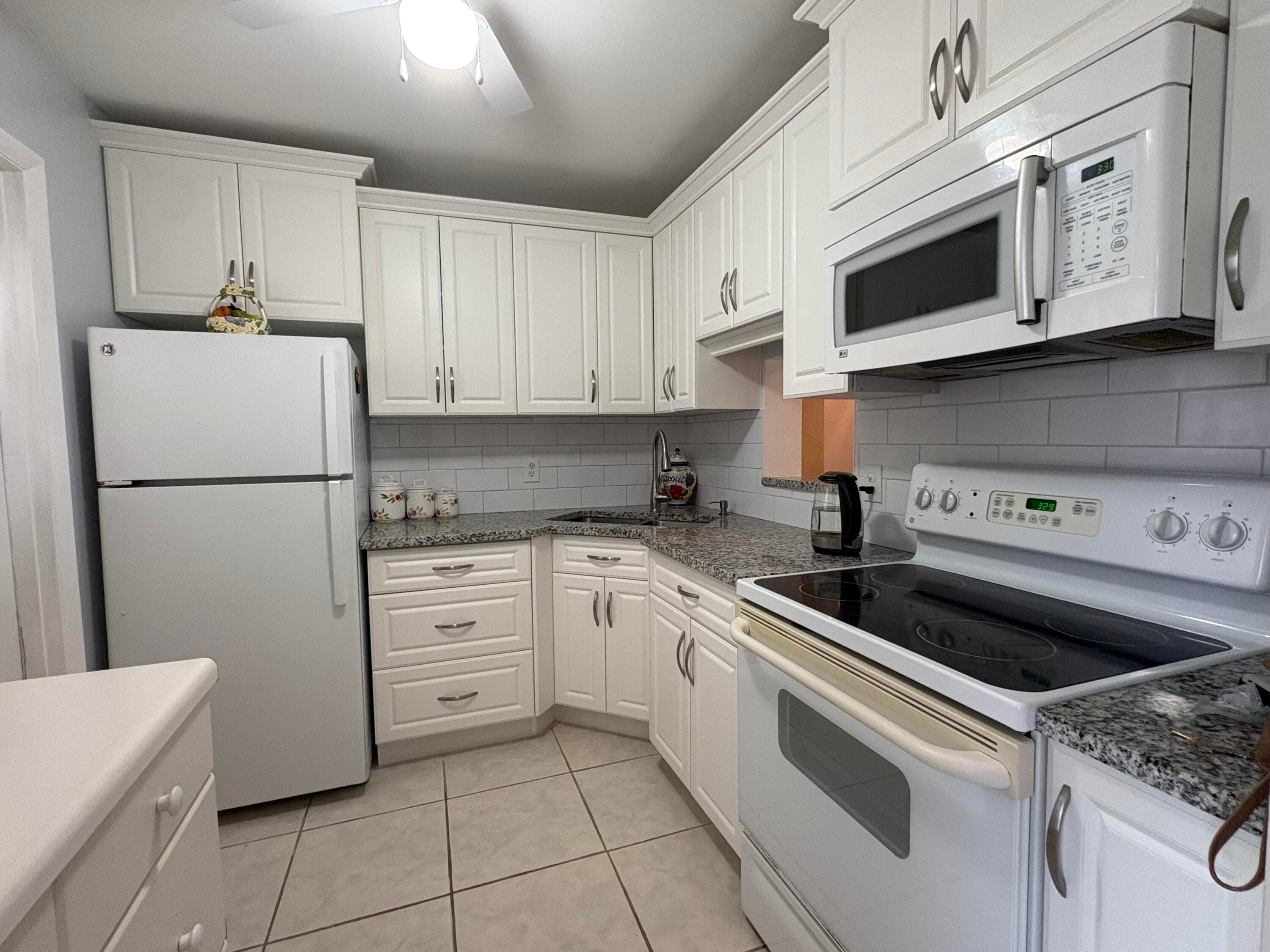 108 NE 20th Avenue NE 206, Boynton Beach, FL 33435 — photo 2 of 33