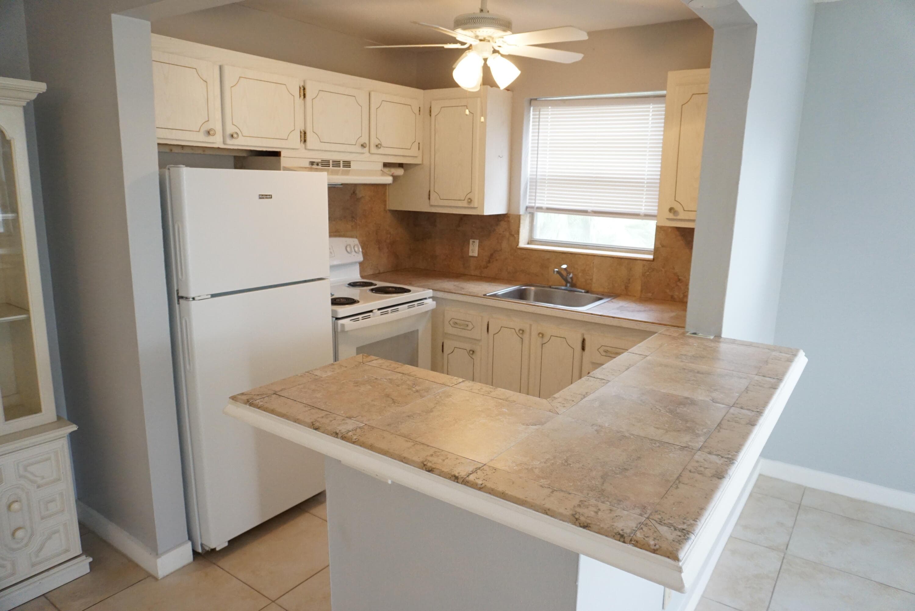 298 Windsor M, West Palm Beach, FL 33417 — photo 2 of 9