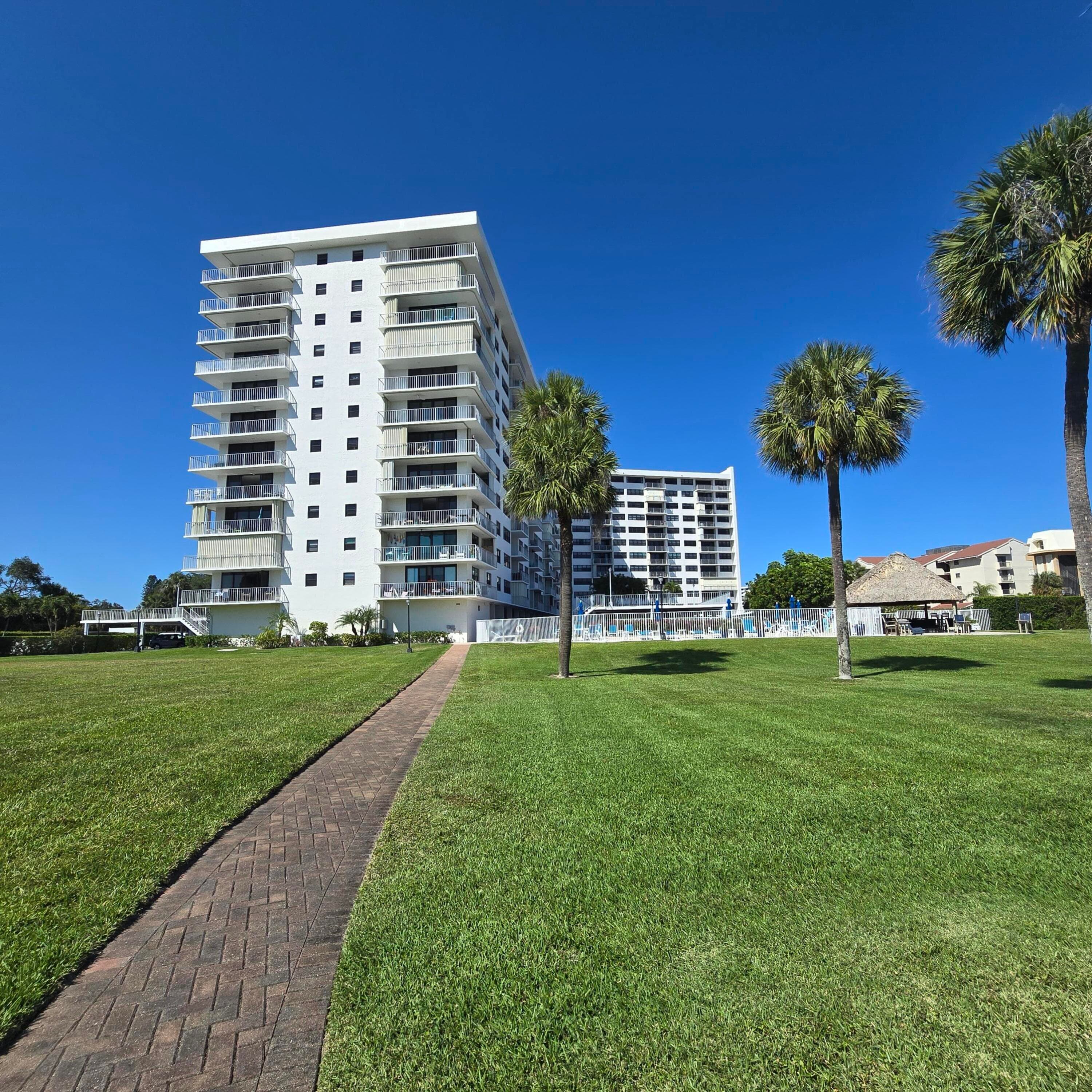 336 Golfview Road 406, North Palm Beach, FL 33408 — photo 33 of 34