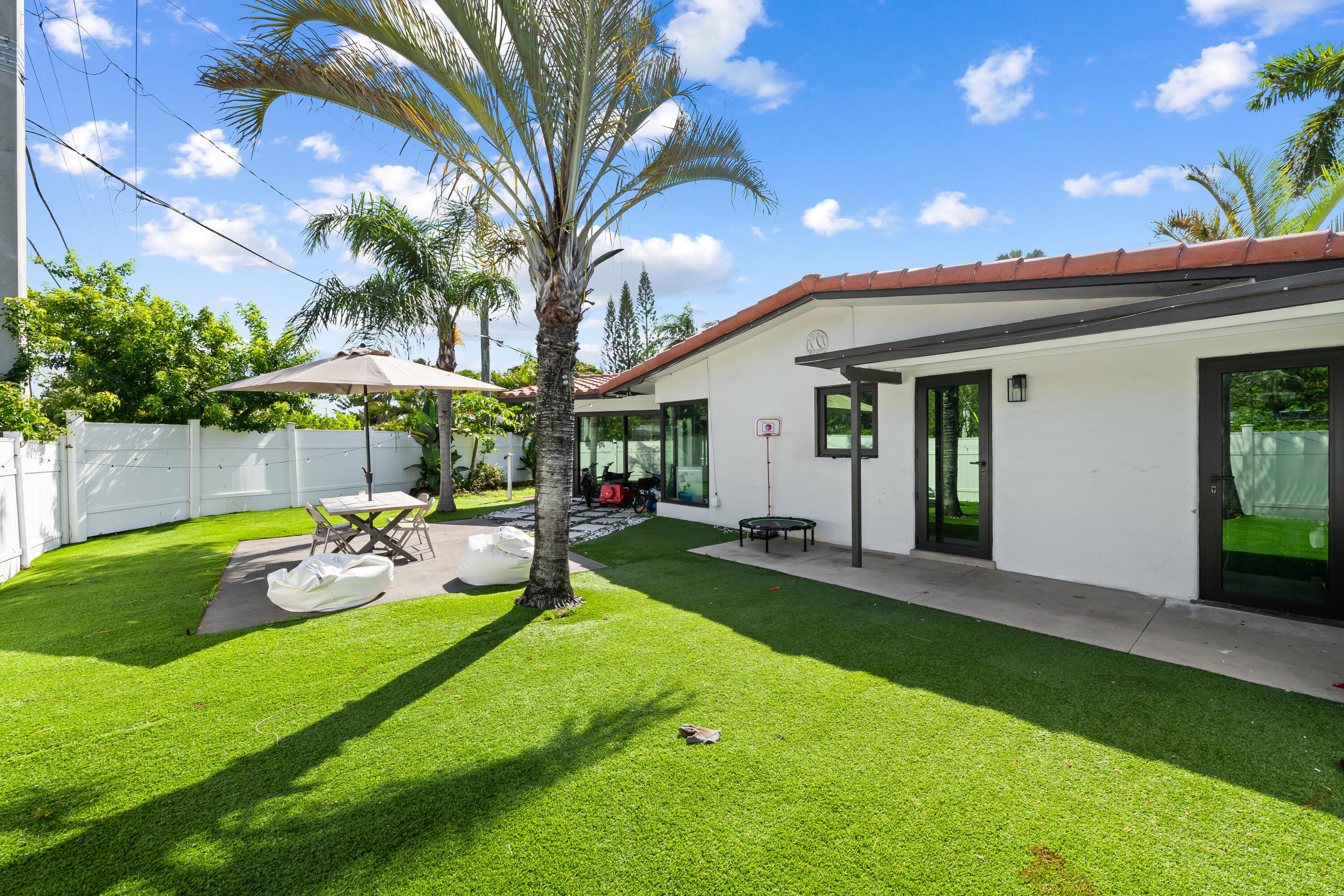 2601 NE 8th Court, Pompano Beach, FL 33062 — photo 2 of 26